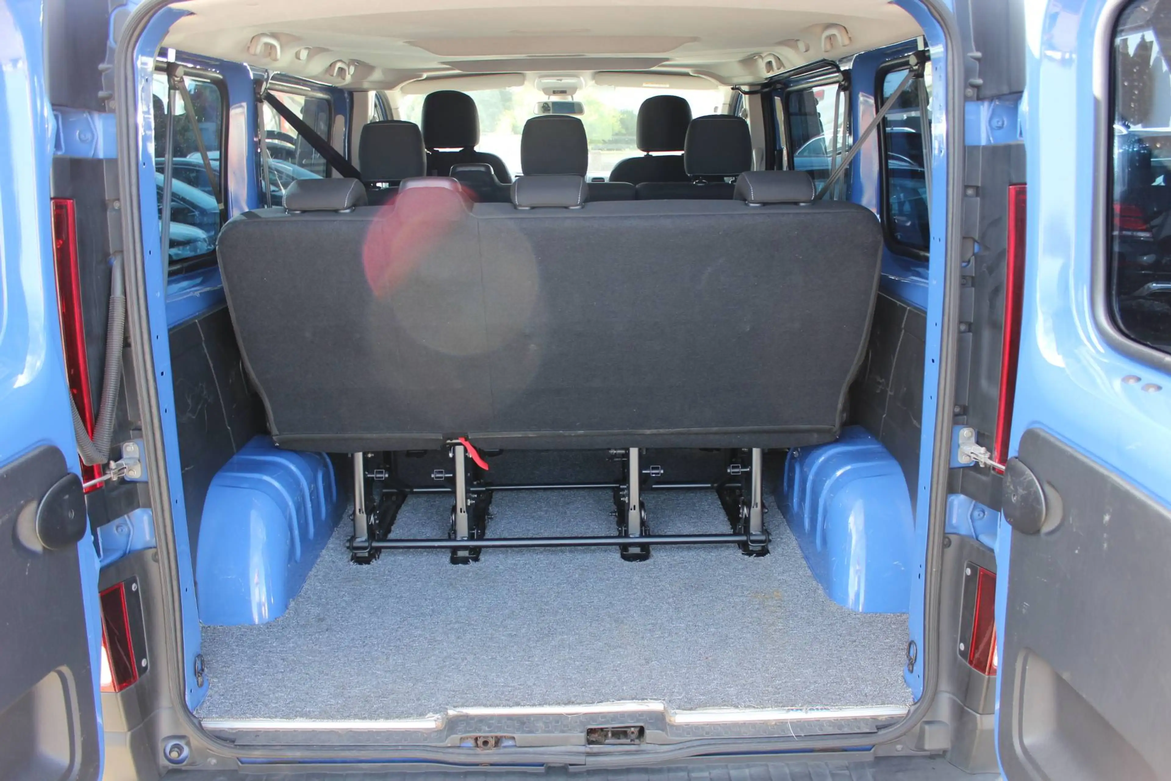 Opel Vivaro 1.6 CDTi Combi L1H1  2,7t Navi Klima AHK — photo 11