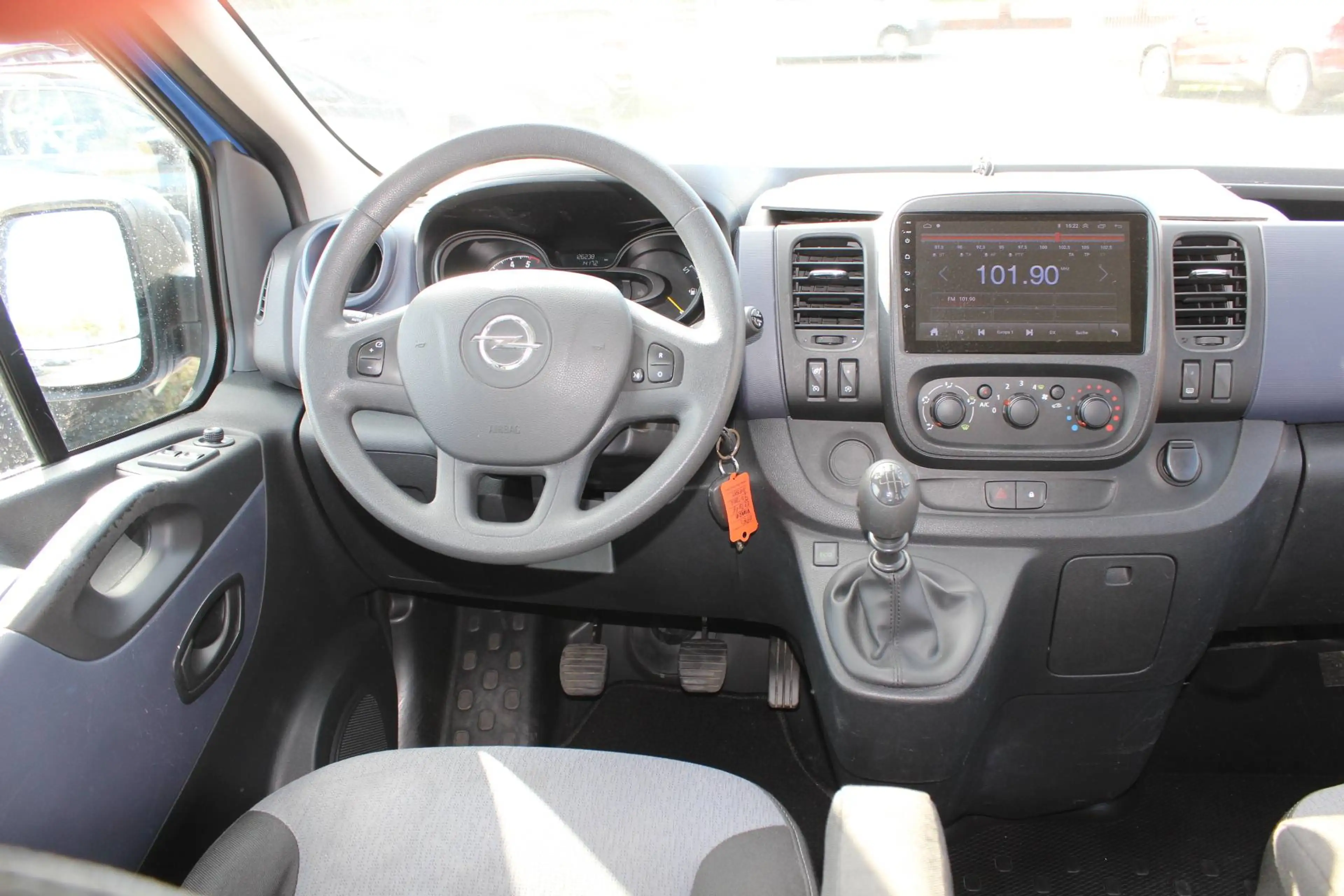 Opel Vivaro 1.6 CDTi Combi L1H1  2,7t Navi Klima AHK — photo 9
