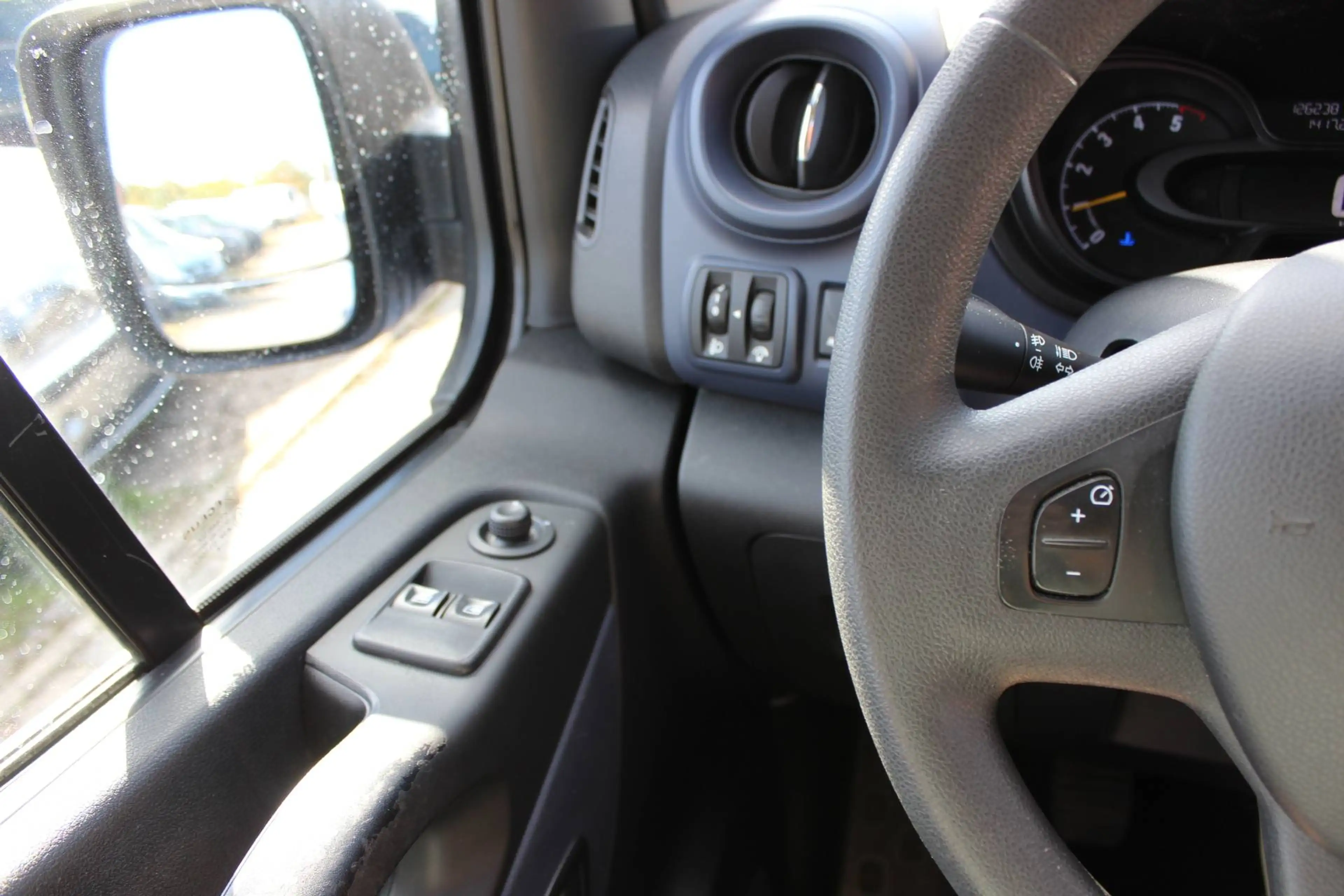 Opel Vivaro 1.6 CDTi Combi L1H1  2,7t Navi Klima AHK — photo 14