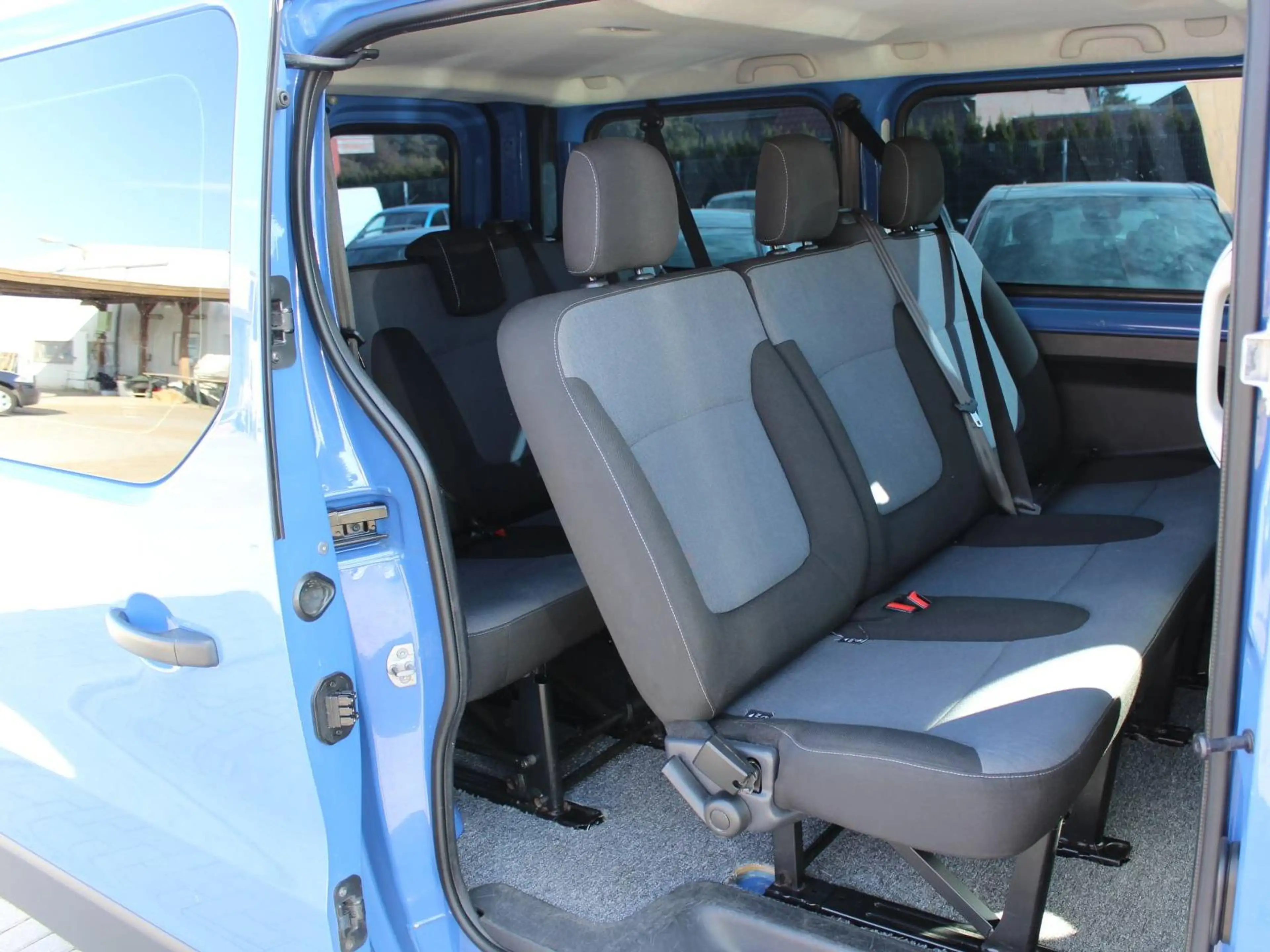 Opel Vivaro 1.6 CDTi Combi L1H1  2,7t Navi Klima AHK — photo 7