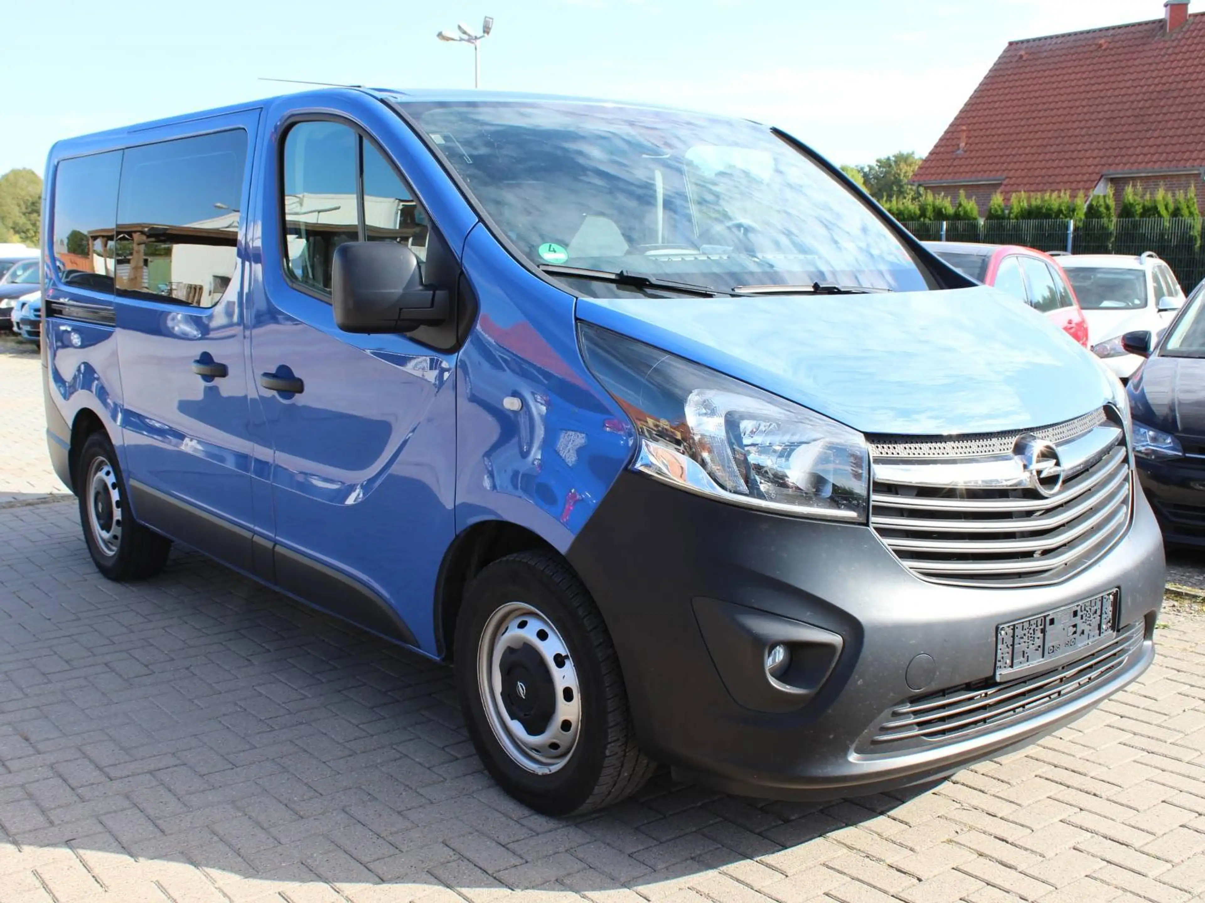 Opel Vivaro 1.6 CDTi Combi L1H1  2,7t Navi Klima AHK — photo 3