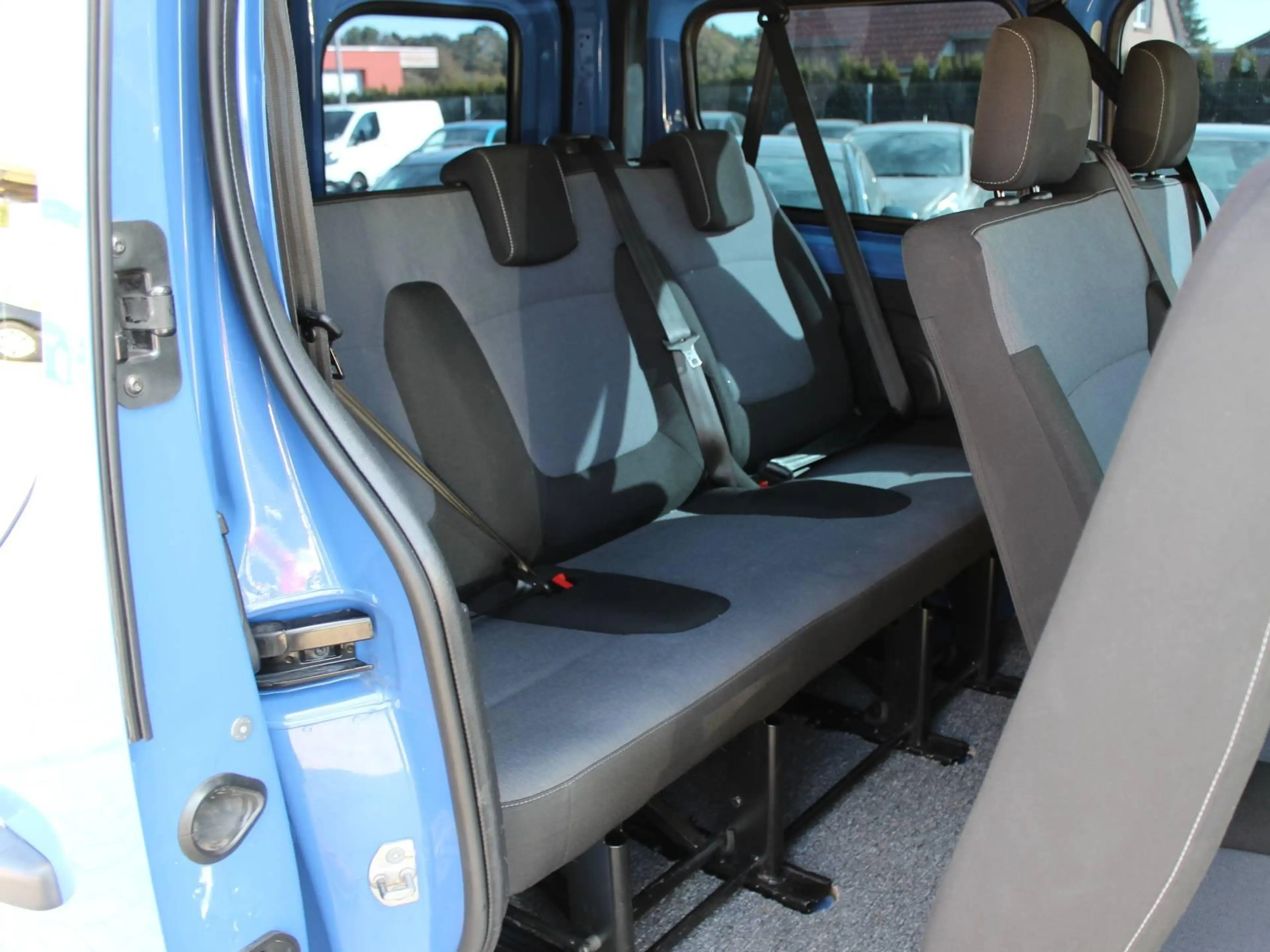 Opel Vivaro 1.6 CDTi Combi L1H1  2,7t Navi Klima AHK — photo 8