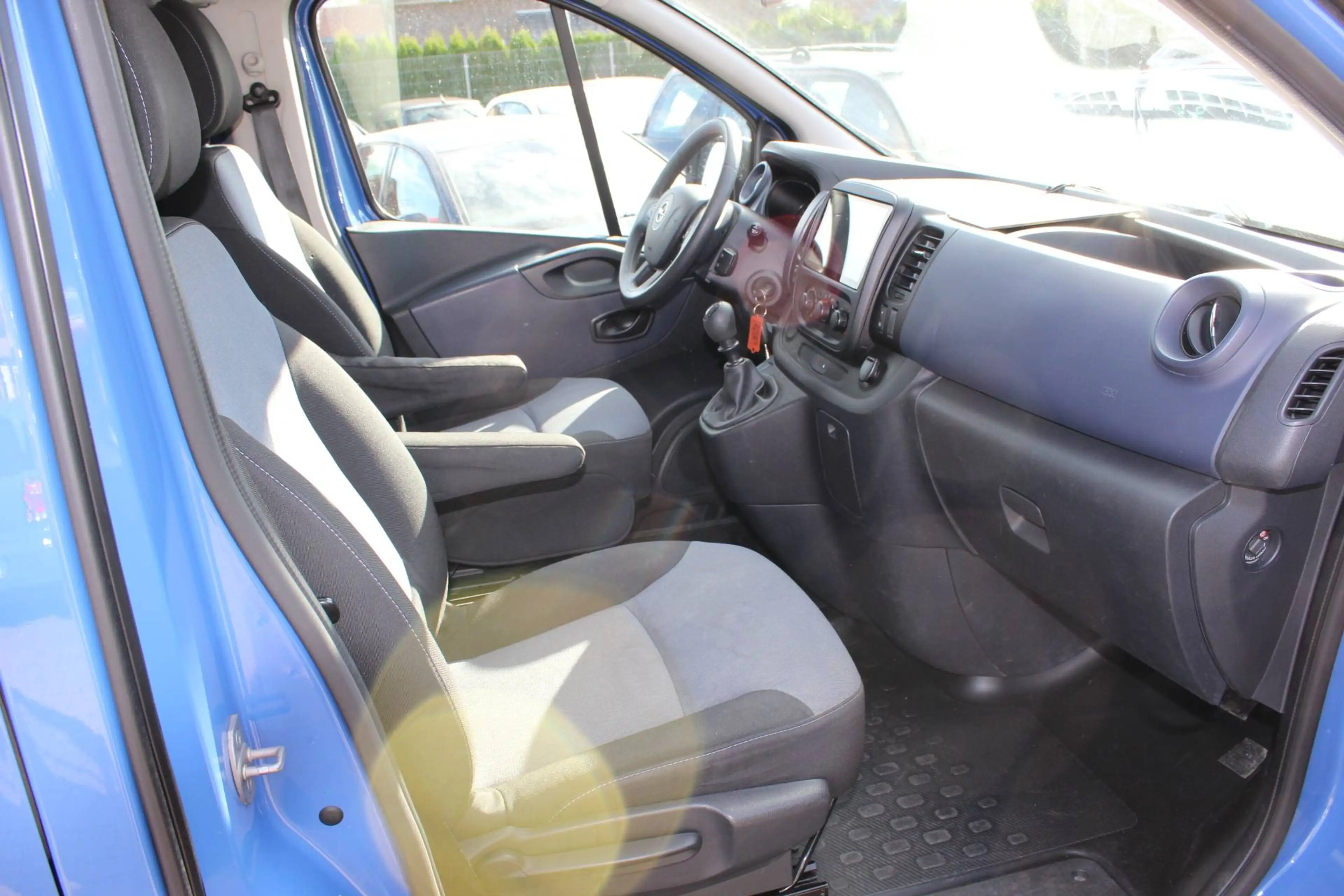 Opel Vivaro 1.6 CDTi Combi L1H1  2,7t Navi Klima AHK — photo 6