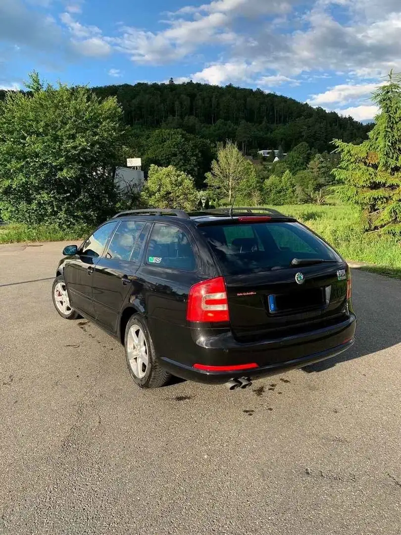 Skoda Octavia Combi 2.0 TSI RS Schwarz - 2
