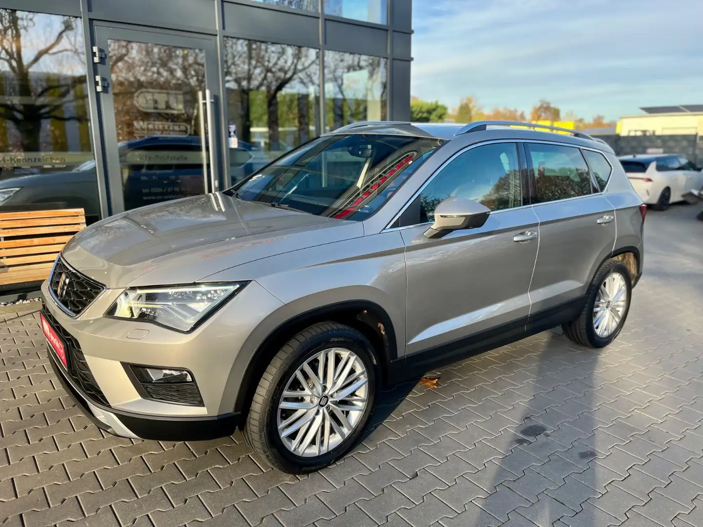 SEAT Ateca Xcellence 4Drive Navi Klima Panor.Tüv+Insp Beige - 2