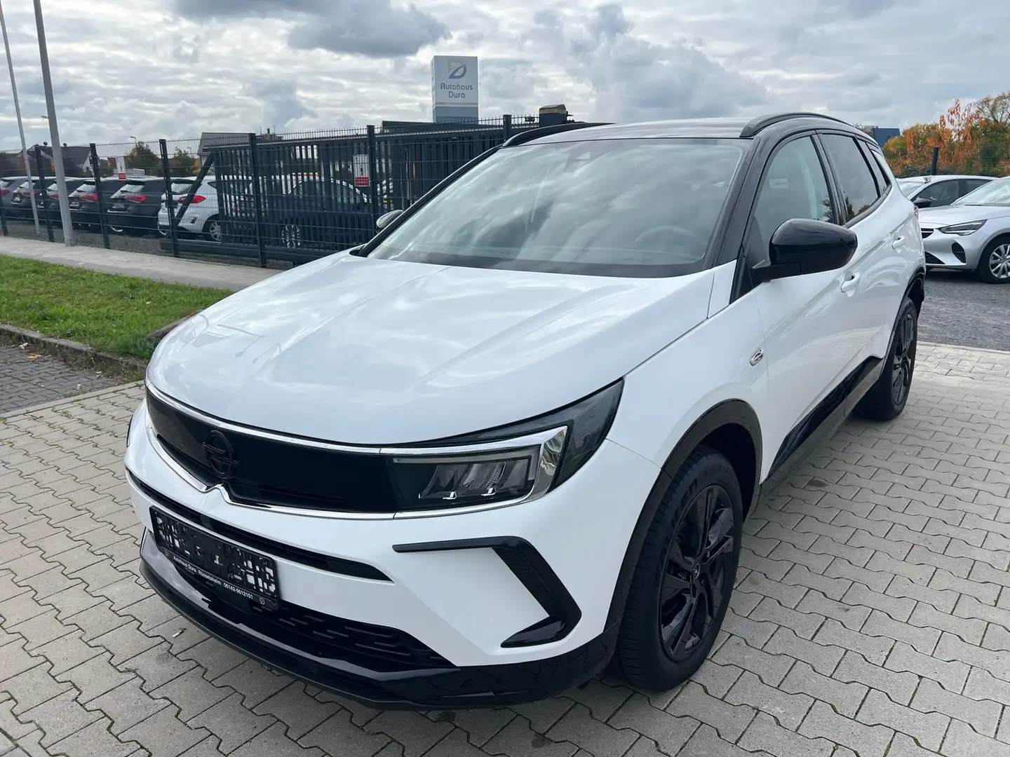 Opel Grandland X 1.2 Turbo GS Line Navi+Led+Kamera Weiß - 2