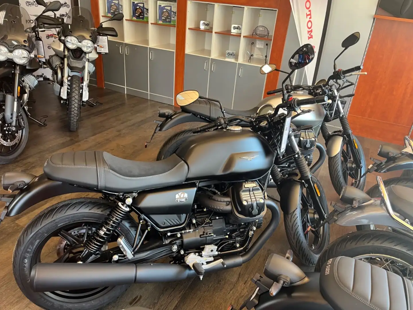 Moto Guzzi V 7 Stone inkl. Preisgarantie Gri - 2