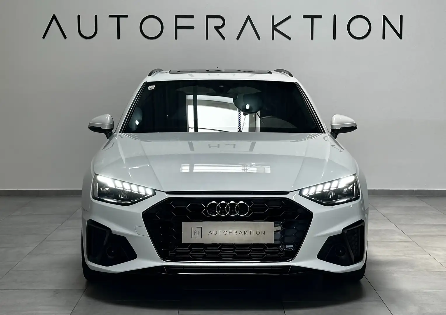 Audi A4 40 TFSI S line Weiß - 2