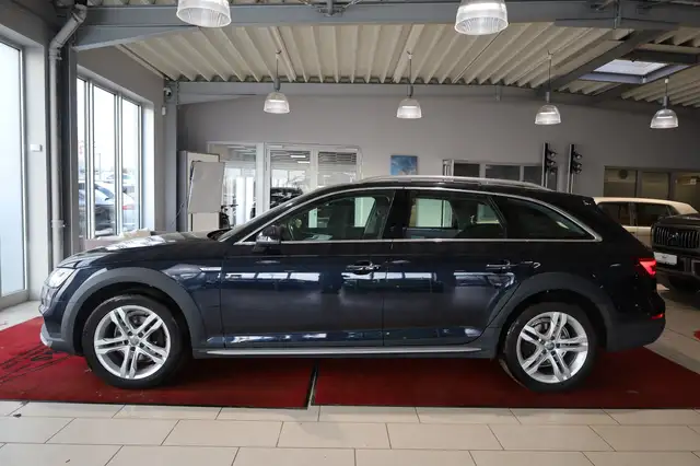 Audi A4 Allroad view 2