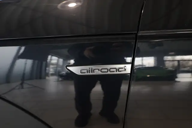 Audi A4 Allroad view 11