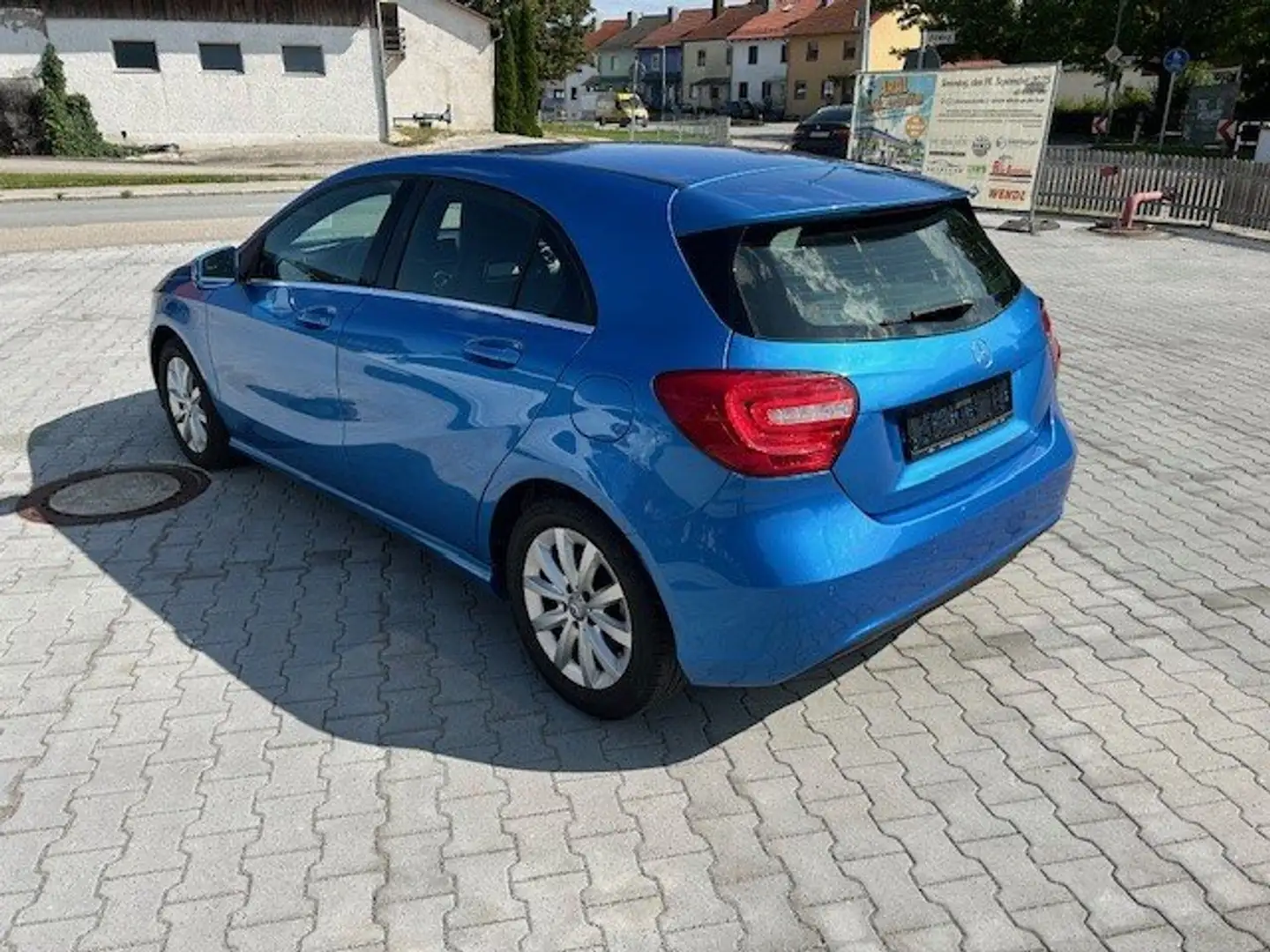 Mercedes-Benz A 180 A 180 BlueEfficiency (176.042) Blau - 2