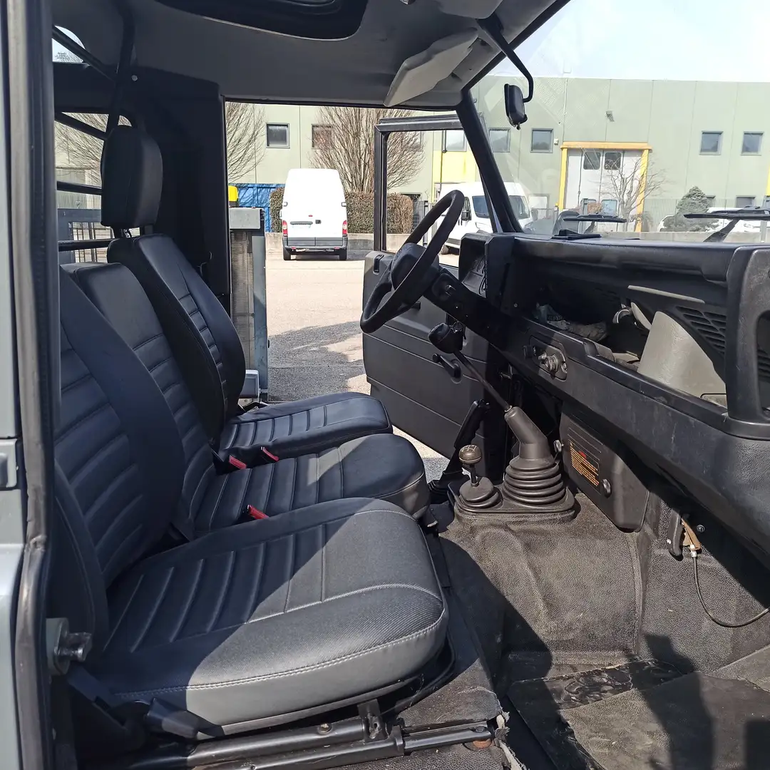 Land Rover Defender Defender+90+2.5+td5+E+Soft+Top Grigio - 2