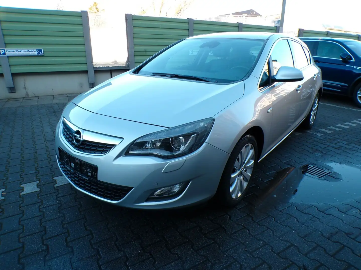 Opel Astra 1.4 Turbo  103kW Automatik Silber - 1