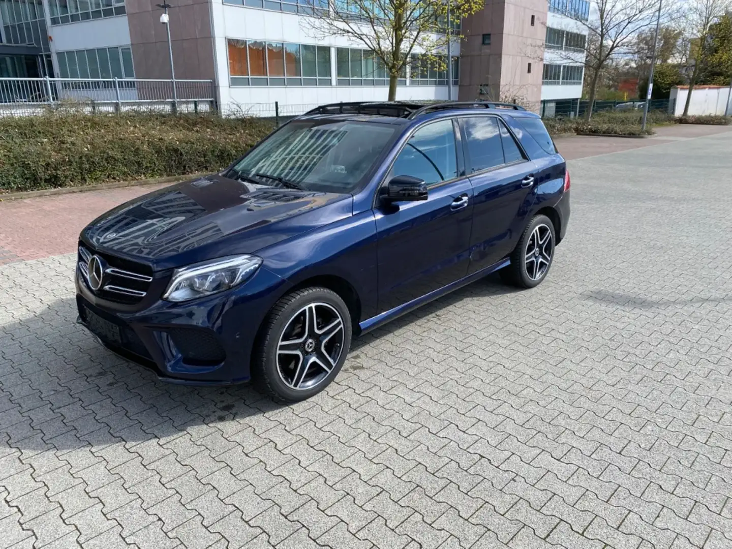 Mercedes-Benz GLE 350 d 4MATIC/AMG /Panorama/HuD/AHK/SoftClose Blau - 2