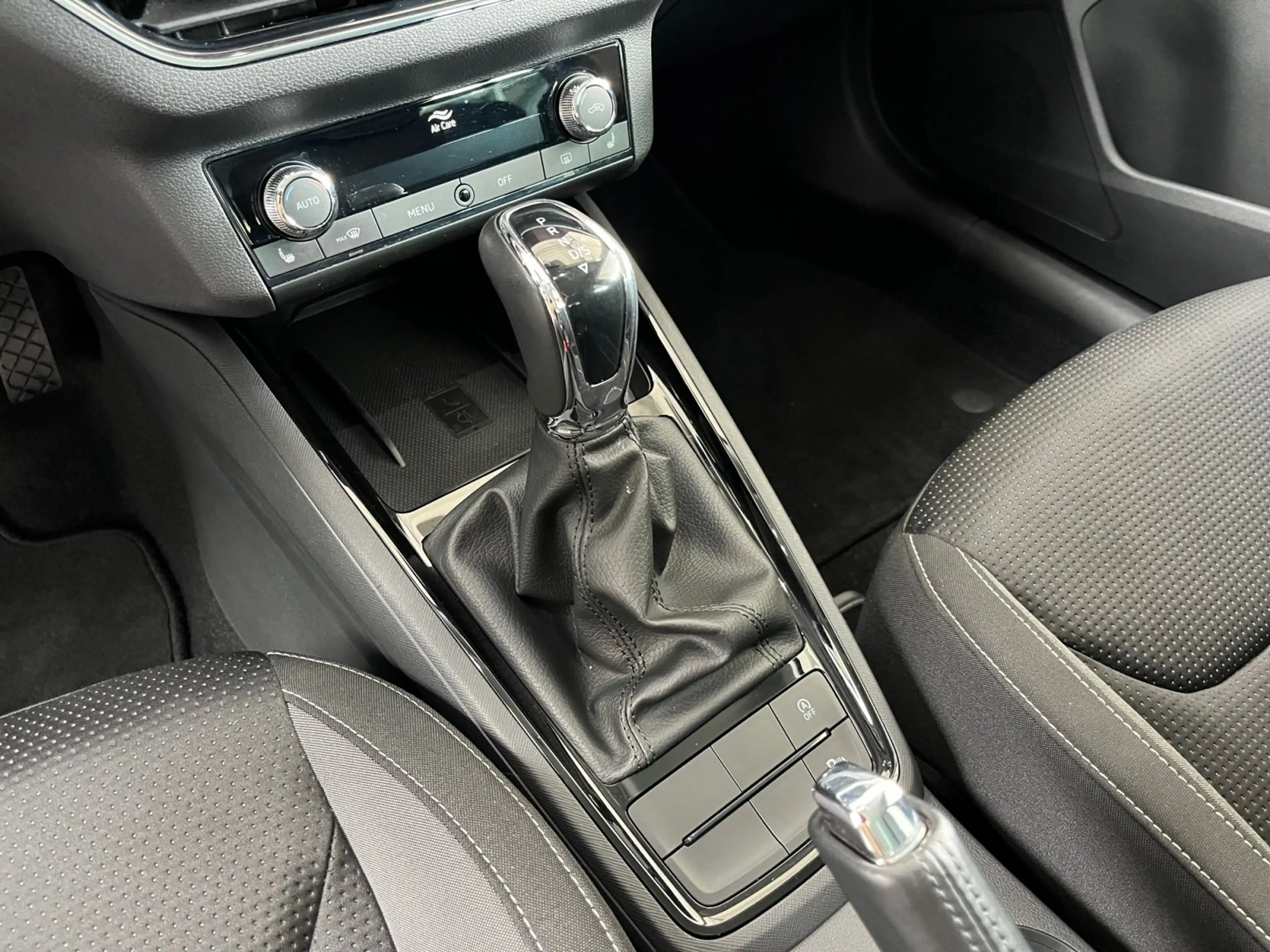 Skoda Kamiq Tour 1.0 TSI DSG Abstandstempomat — photo 9