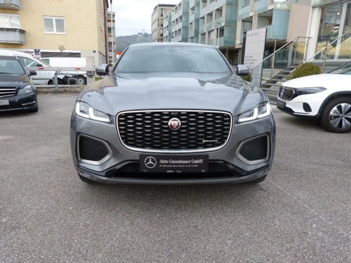 Jaguar F-Pace D 200 R Dynamic AWD Grau - 2