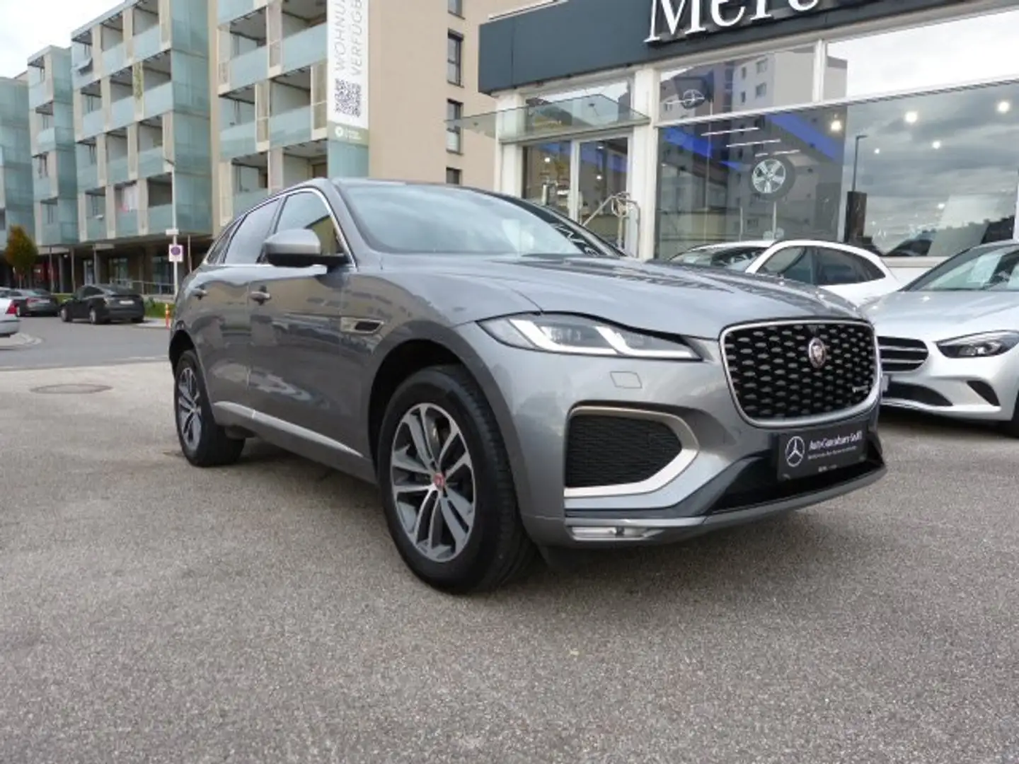 Jaguar F-Pace D 200 R Dynamic AWD Grau - 1