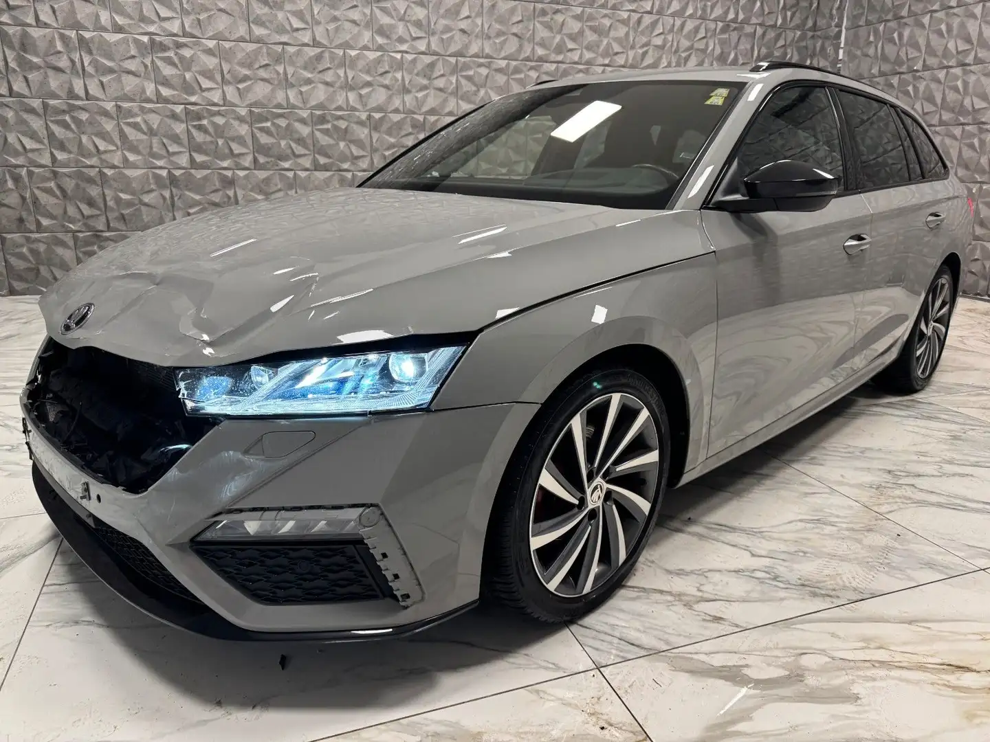 Skoda Octavia Combi RS Grau - 1