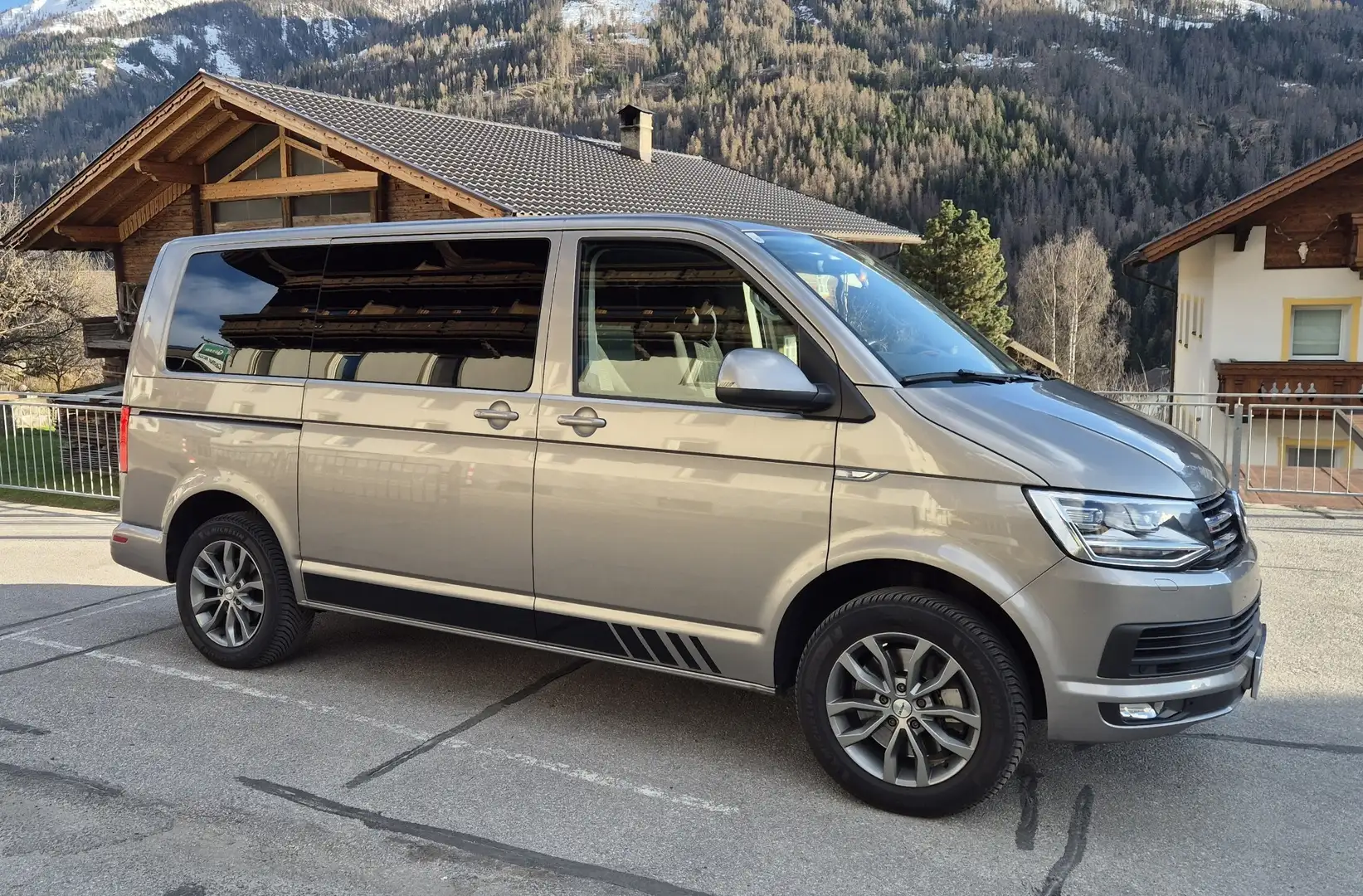 Volkswagen T6 Caravelle Comfortline 2,0 TDI 4Motion BMT DSG - 1