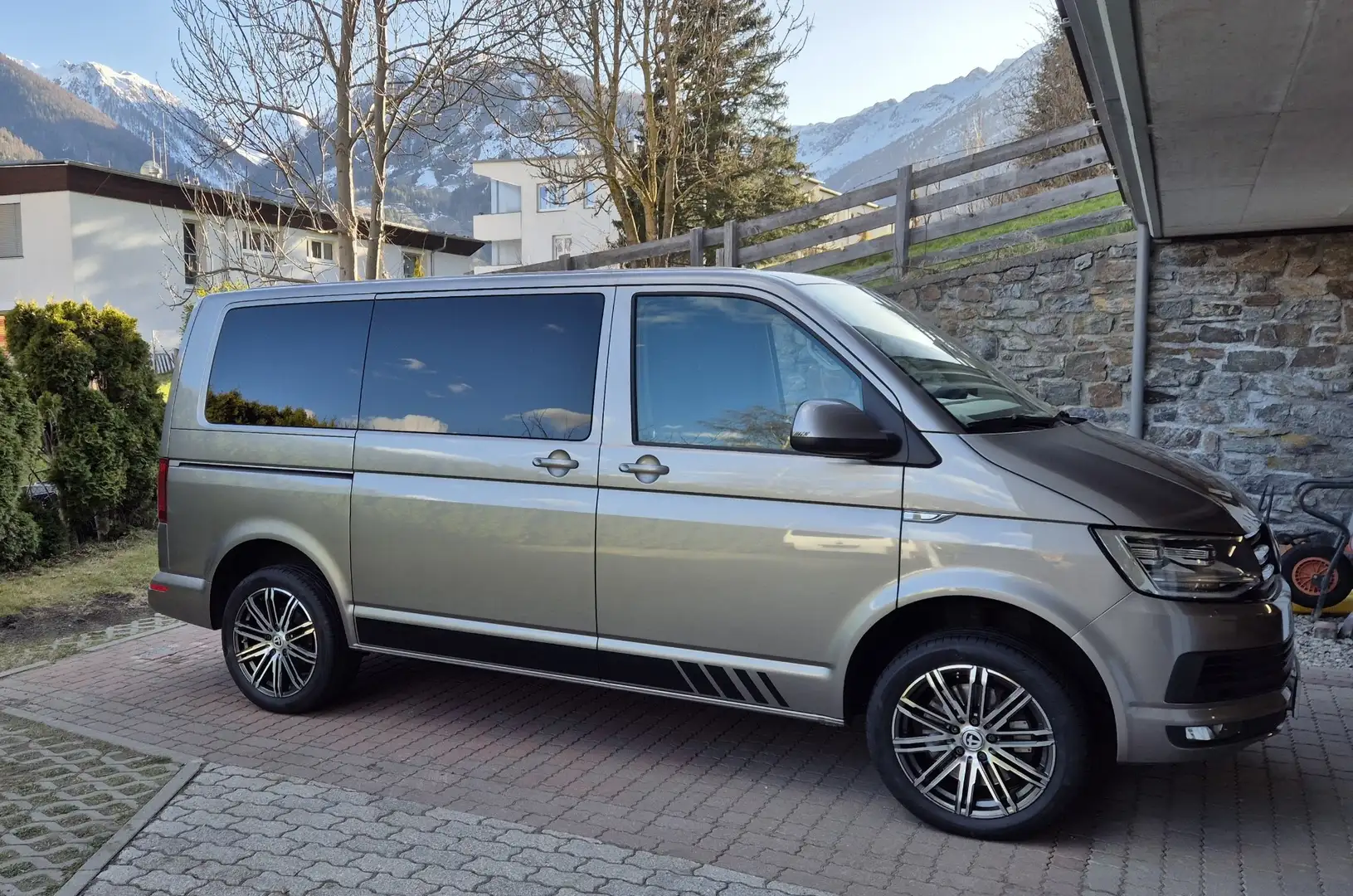 Volkswagen T6 Caravelle Comfortline 2,0 TDI 4Motion BMT DSG - 2