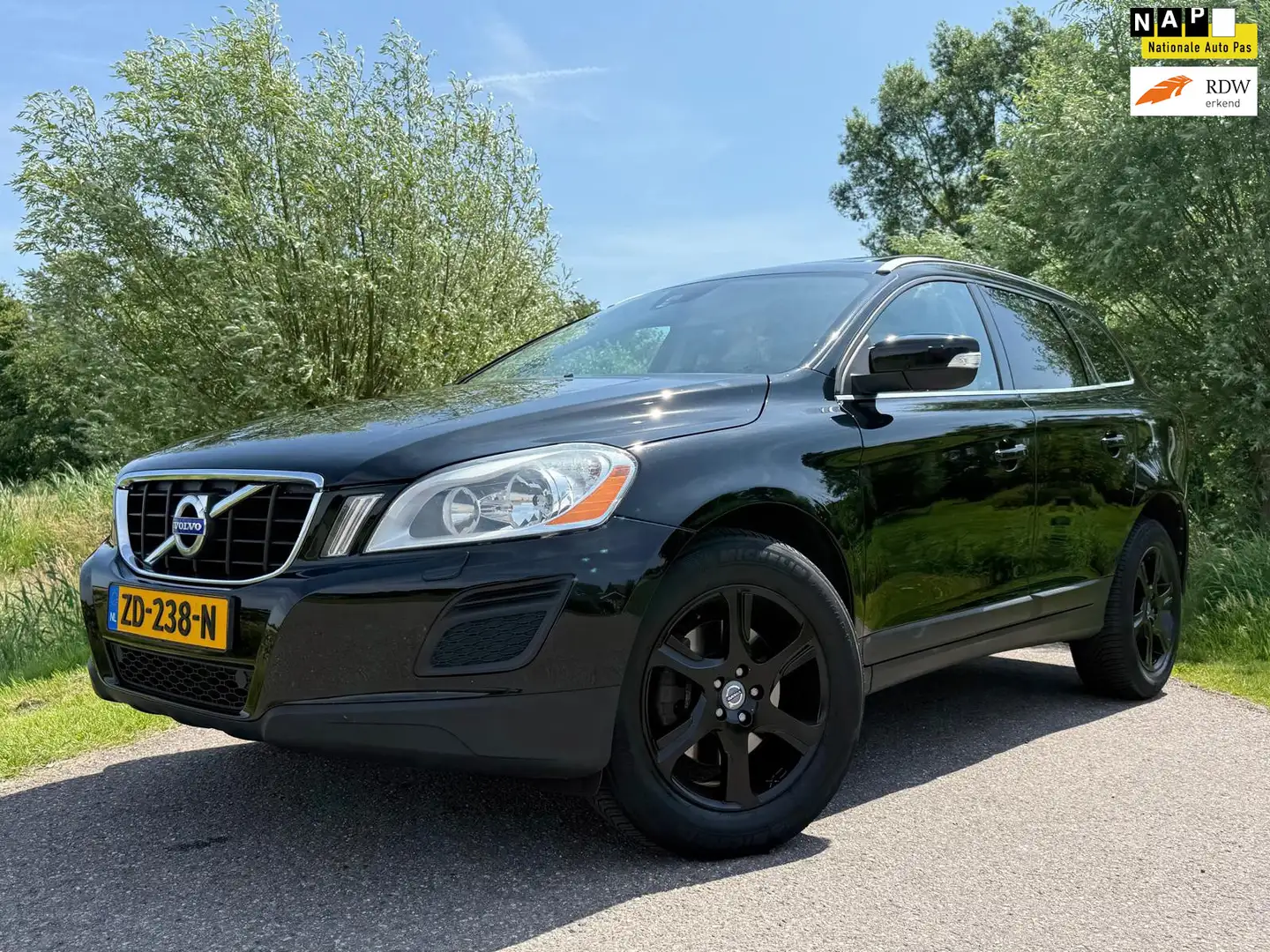 Volvo XC60 3.0 T6 AWD Summum Automaat | Panoramadak | Leder | Zwart - 1