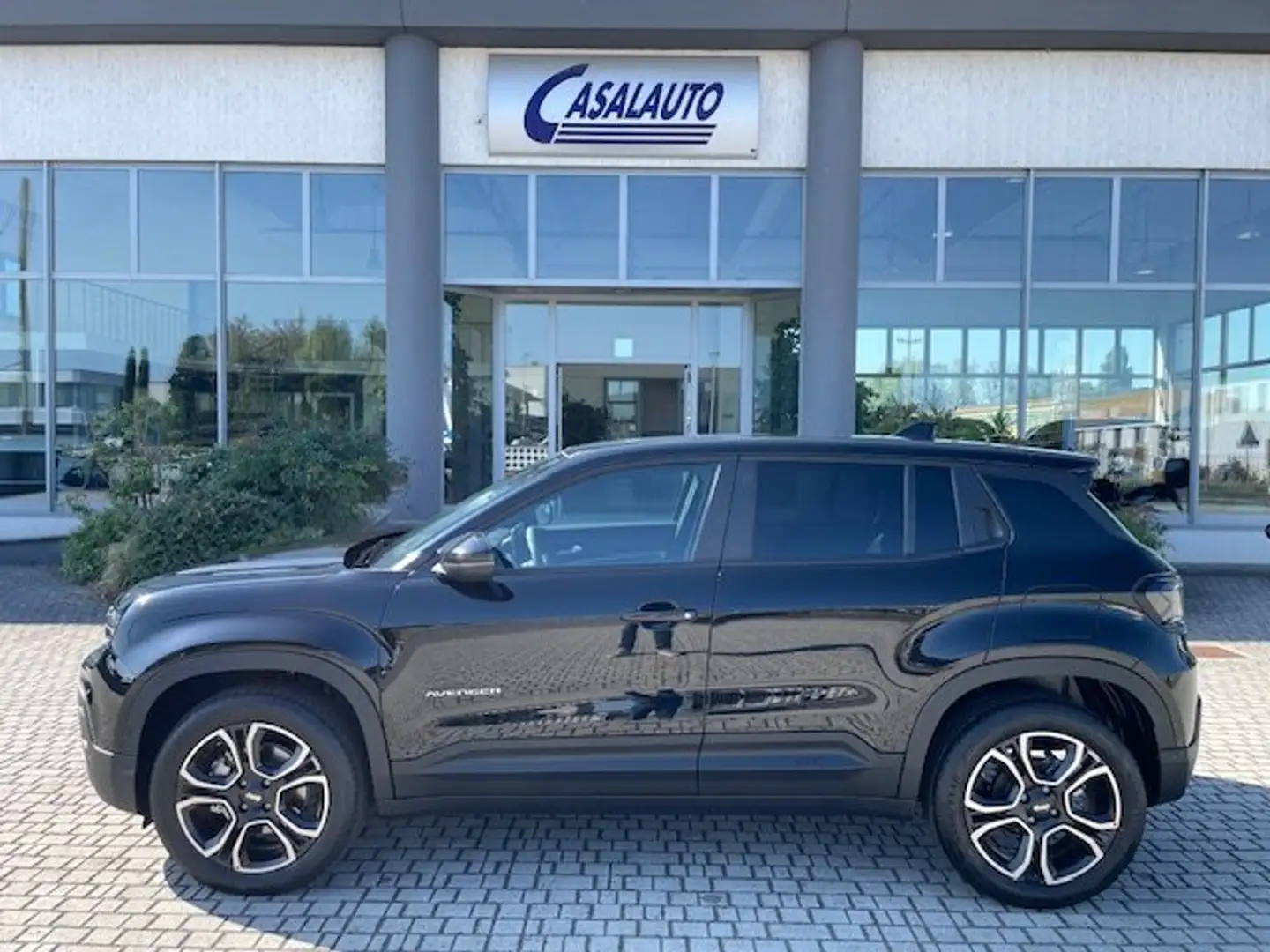 Jeep Avenger 1.2 TURBO 110 CV E-HYBRID MHEV Summit PACK WINTER Zwart - 1