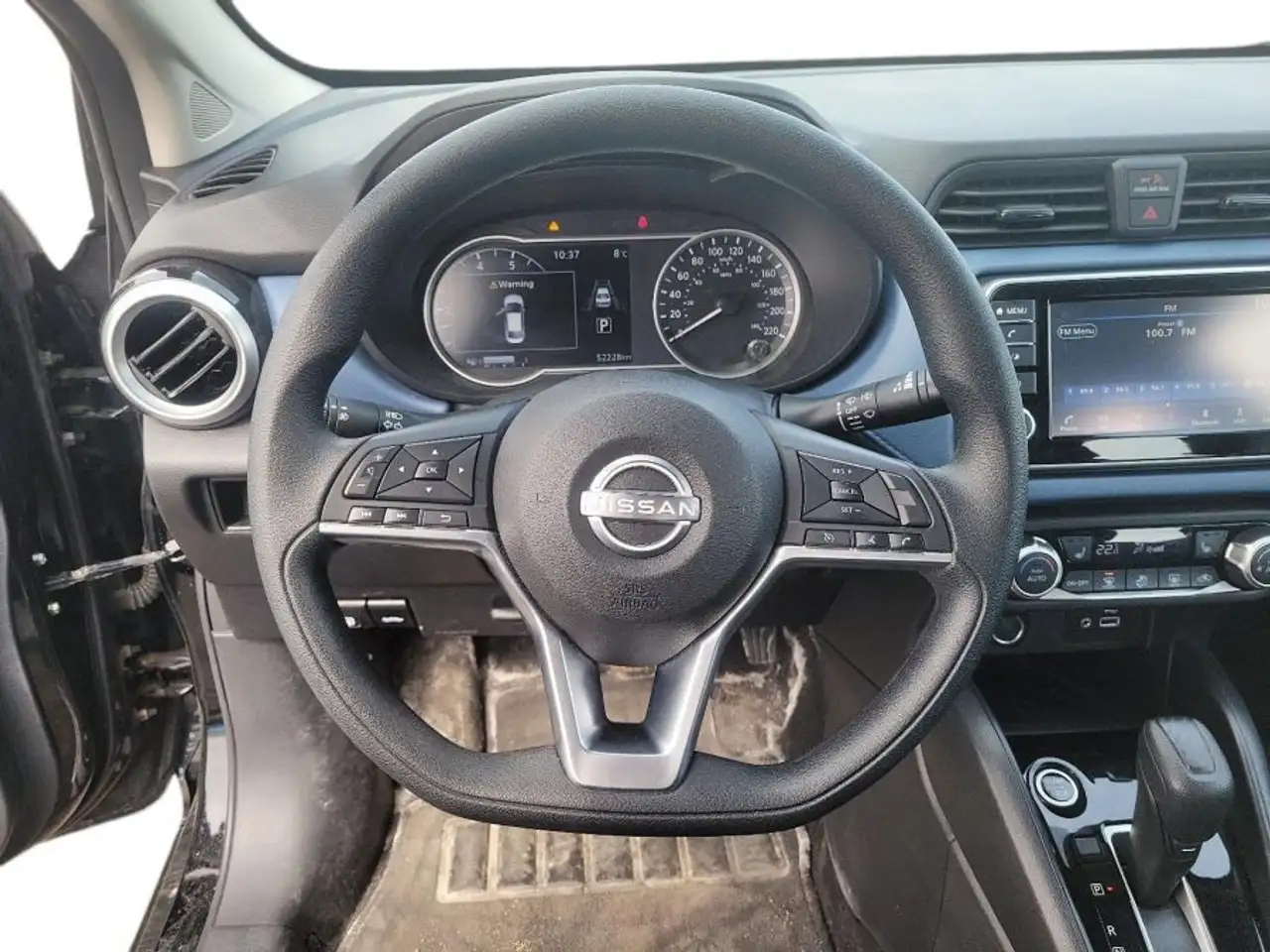 Nissan Versa снимка Nissan Versa
