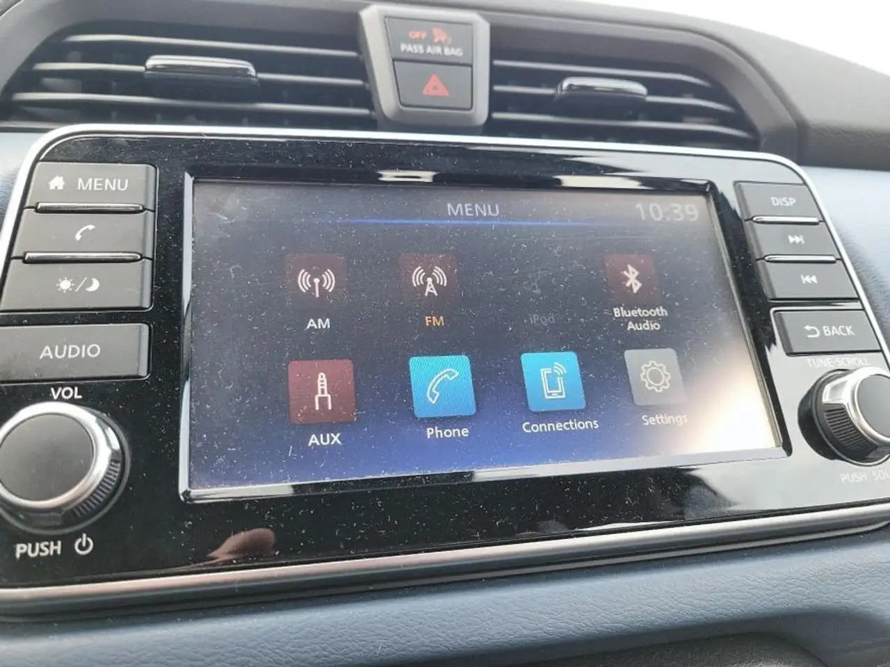 Nissan Versa снимка Nissan Versa