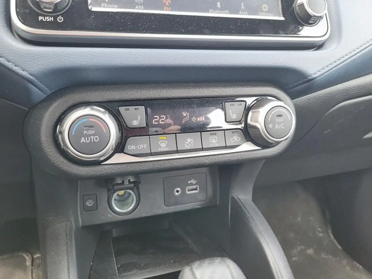 Nissan Versa снимка Nissan Versa
