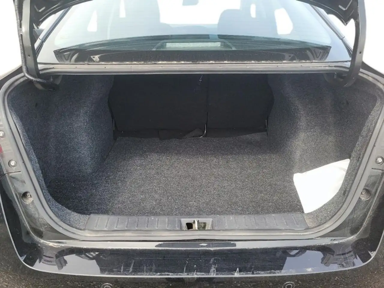 Nissan Versa снимка Nissan Versa