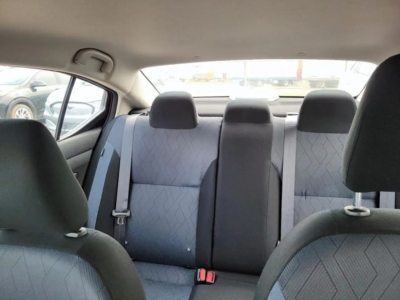 Nissan Versa снимка Nissan Versa