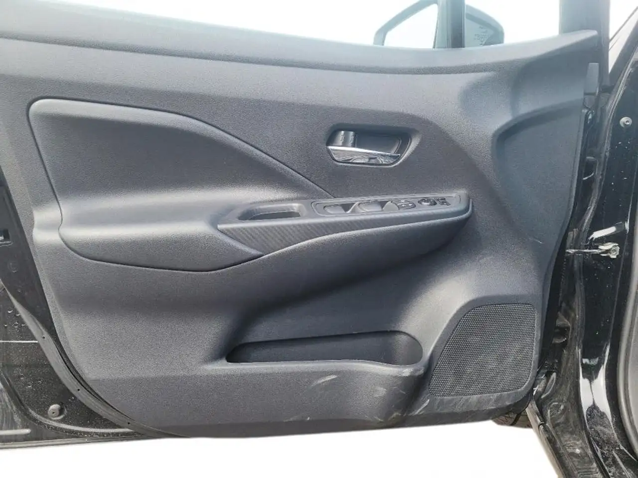 Nissan Versa снимка Nissan Versa