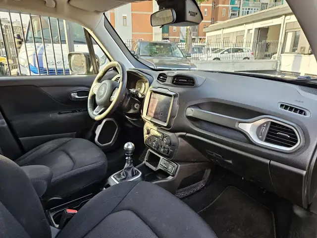 Jeep Renegade view 9