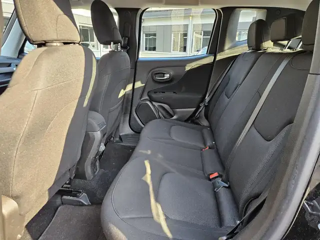 Jeep Renegade view 8