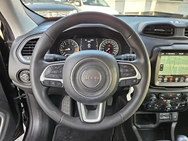 Jeep Renegade view 12