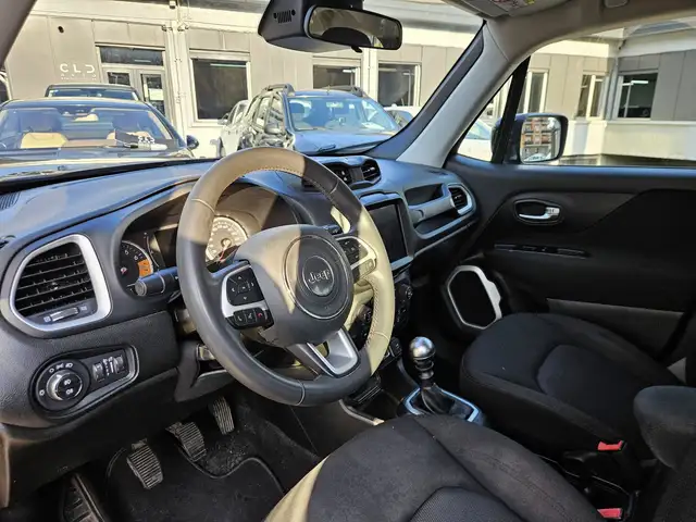 Jeep Renegade view 6