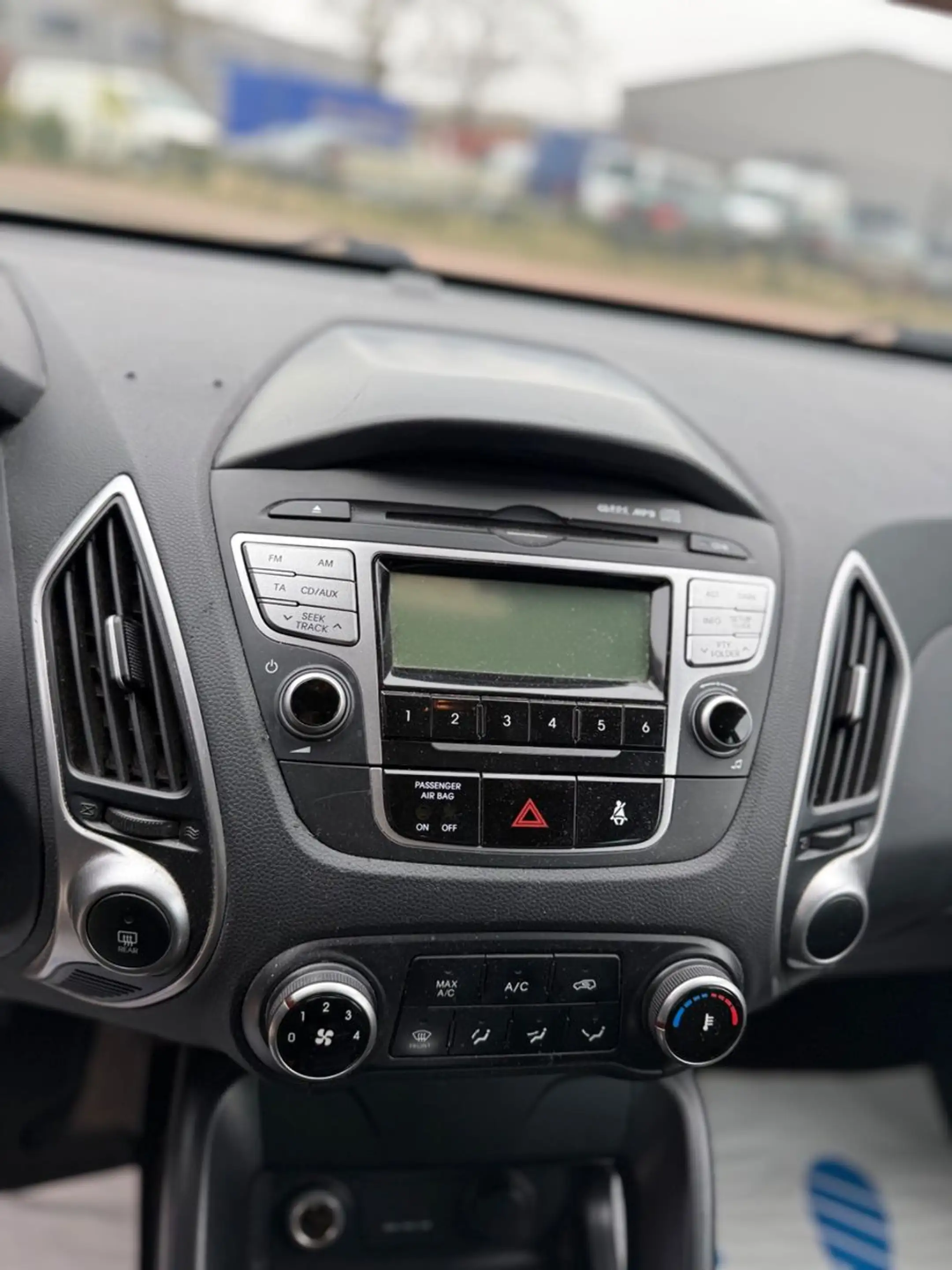 Hyundai iX35 Comfort 2WD TÜV NEU/2. HAND/ANHÄNGERKUPPL. — photo 11