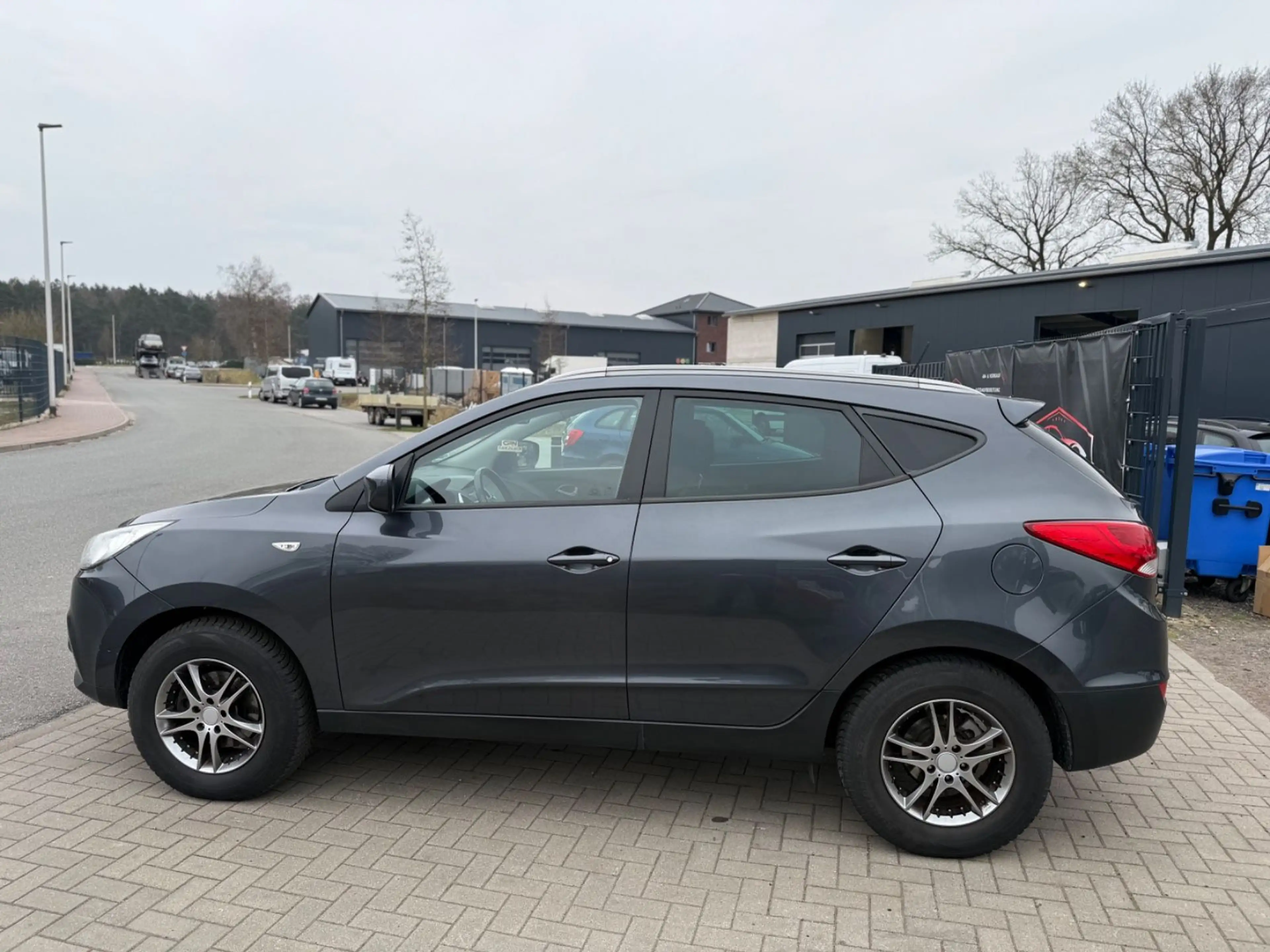 Hyundai iX35 Comfort 2WD TÜV NEU/2. HAND/ANHÄNGERKUPPL. — photo 3