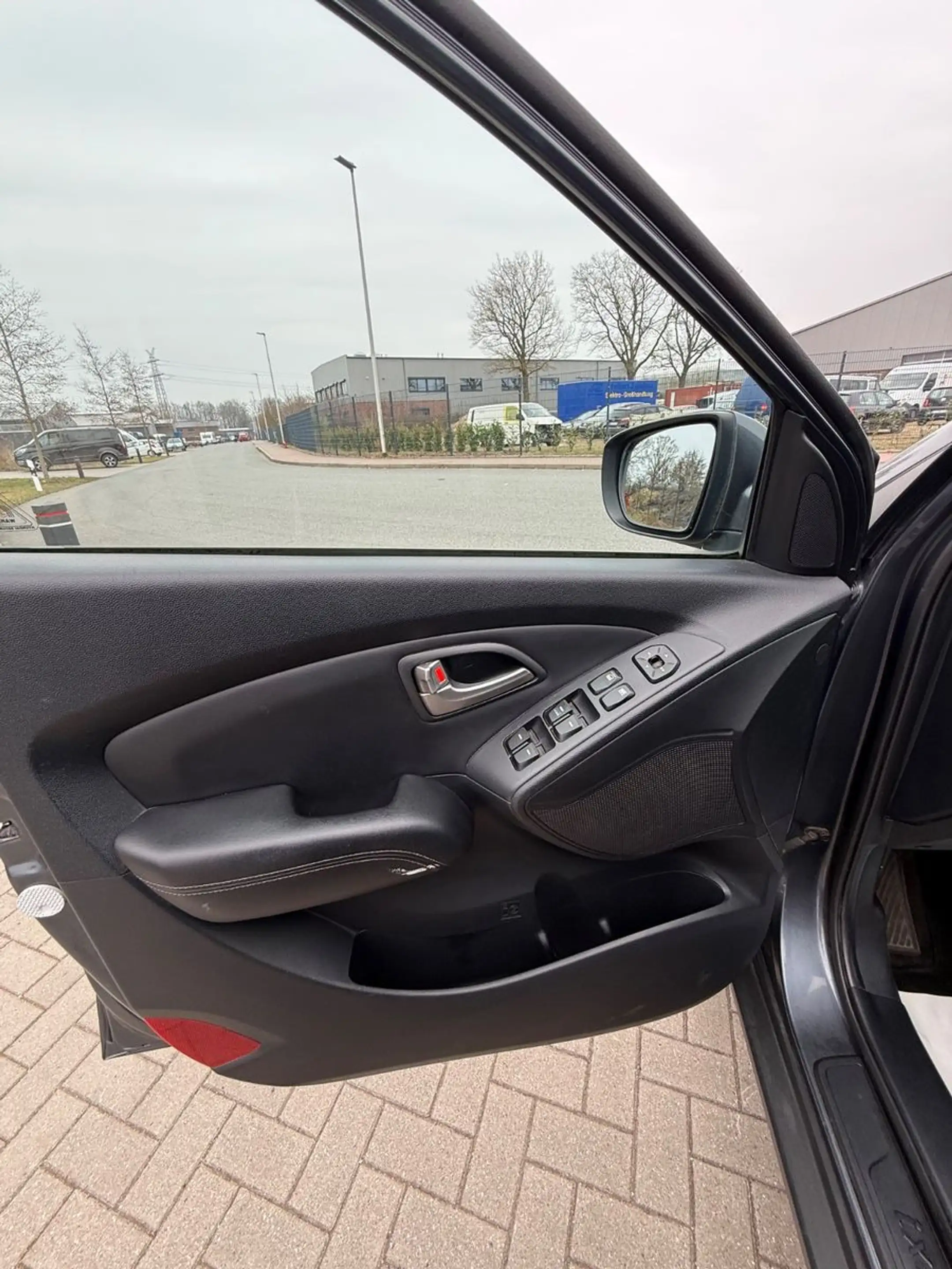 Hyundai iX35 Comfort 2WD TÜV NEU/2. HAND/ANHÄNGERKUPPL. — photo 13