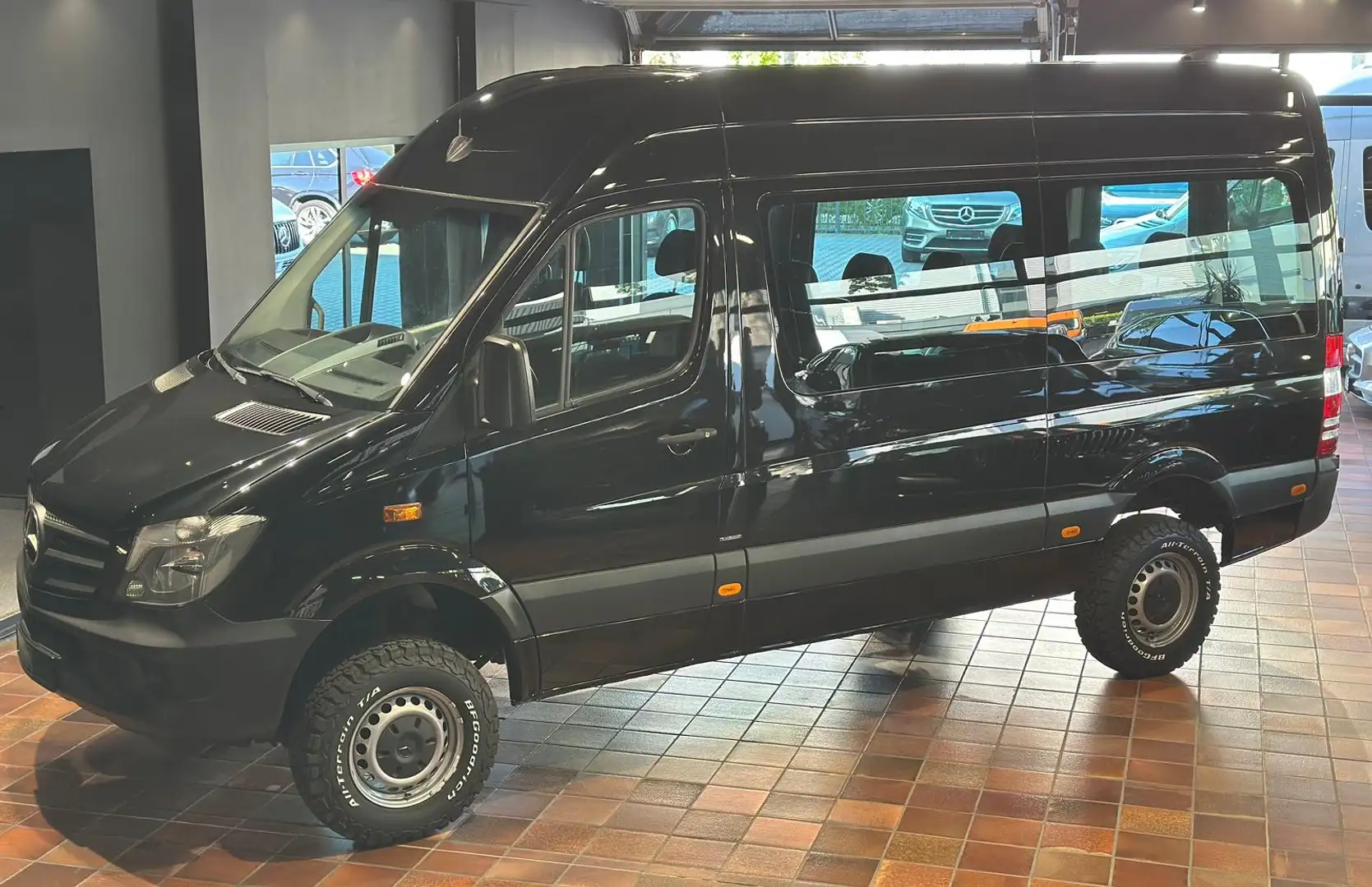 Mercedes-Benz Sprinter Allrad Sprinter Tourer 316 4X4 Aut 9-Sitze L2H2 Schwarz - 2