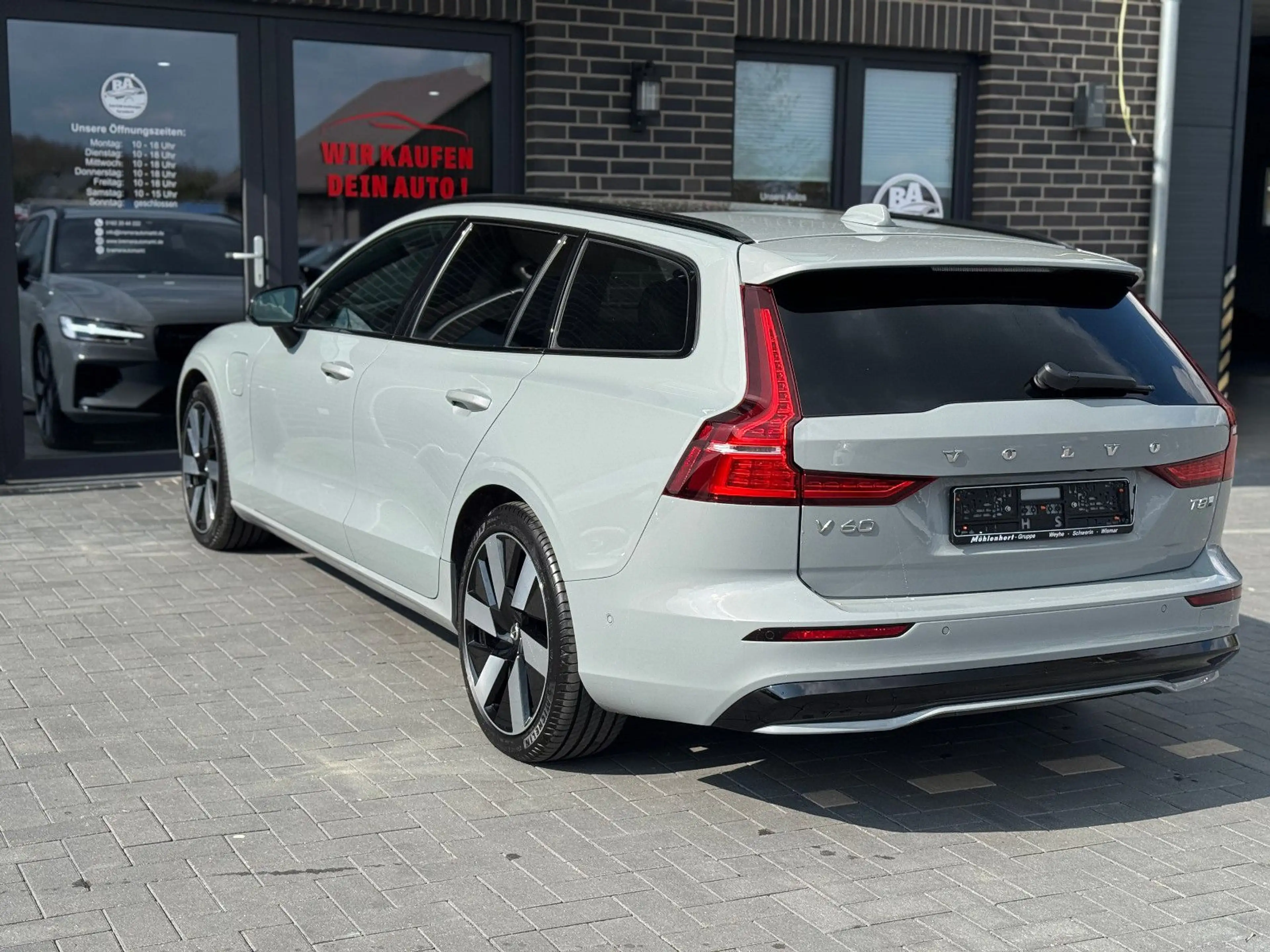 Volvo V60 Kombi Plus Dark Recharge Plug-In Hybrid AWD — photo 5