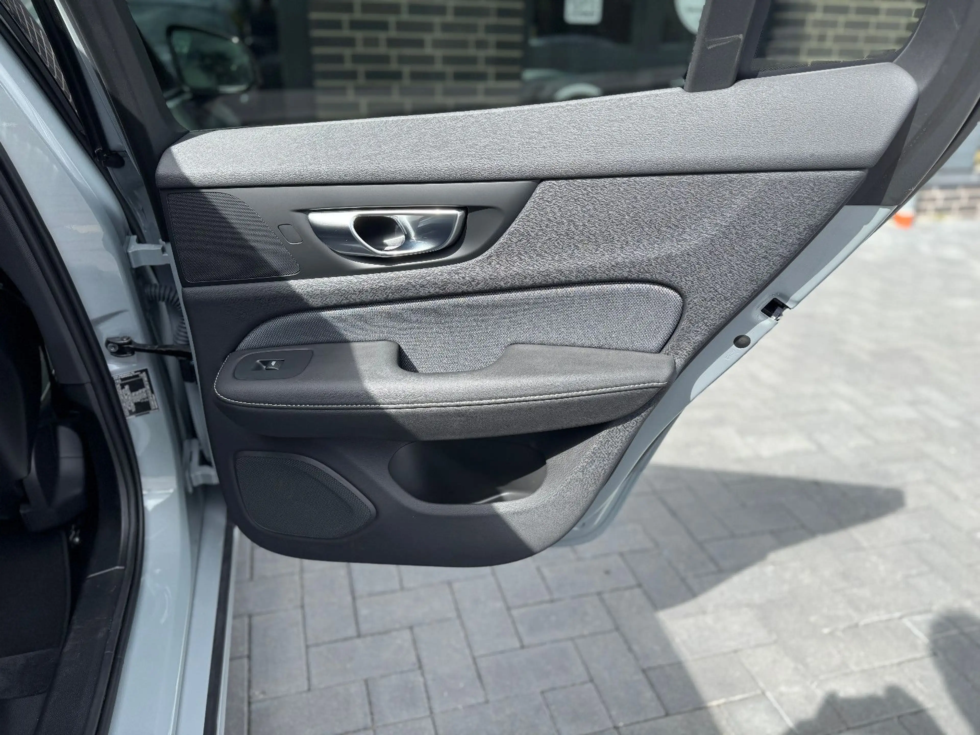 Volvo V60 Kombi Plus Dark Recharge Plug-In Hybrid AWD — photo 9