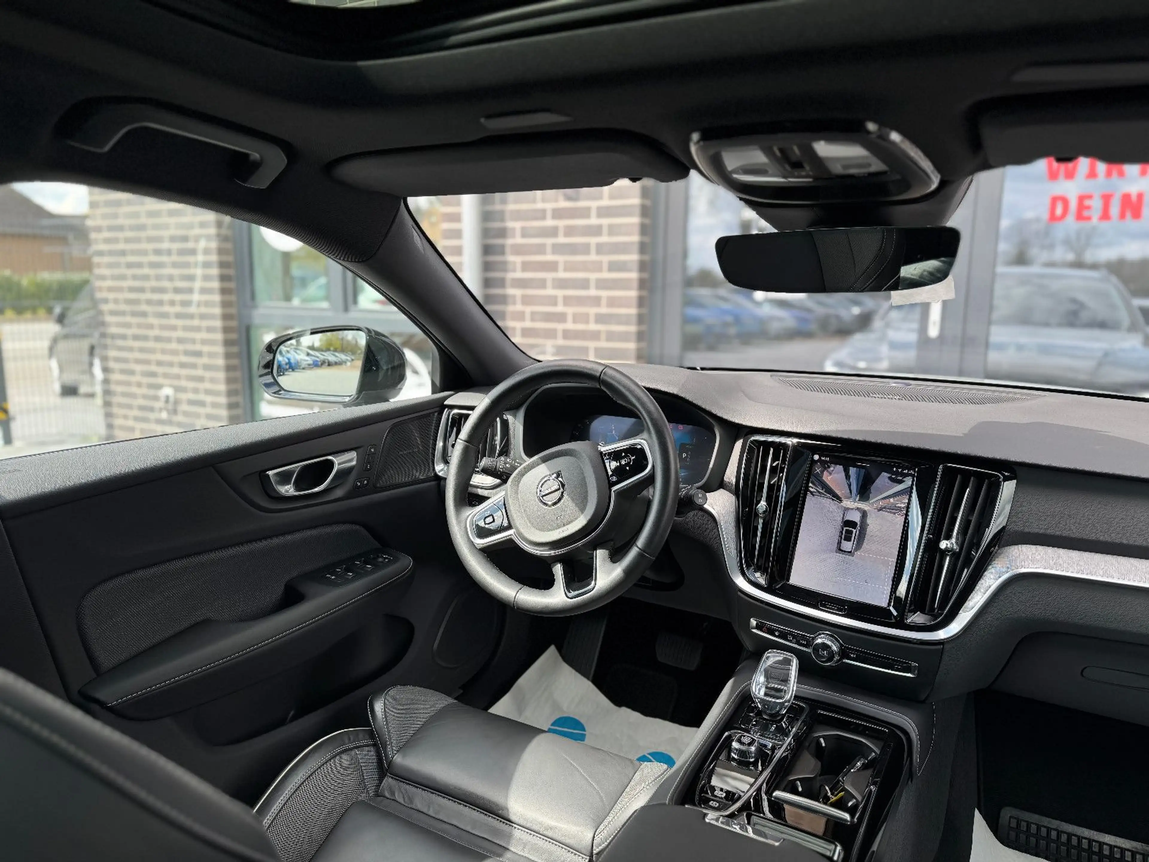 Volvo V60 Kombi Plus Dark Recharge Plug-In Hybrid AWD — photo 14