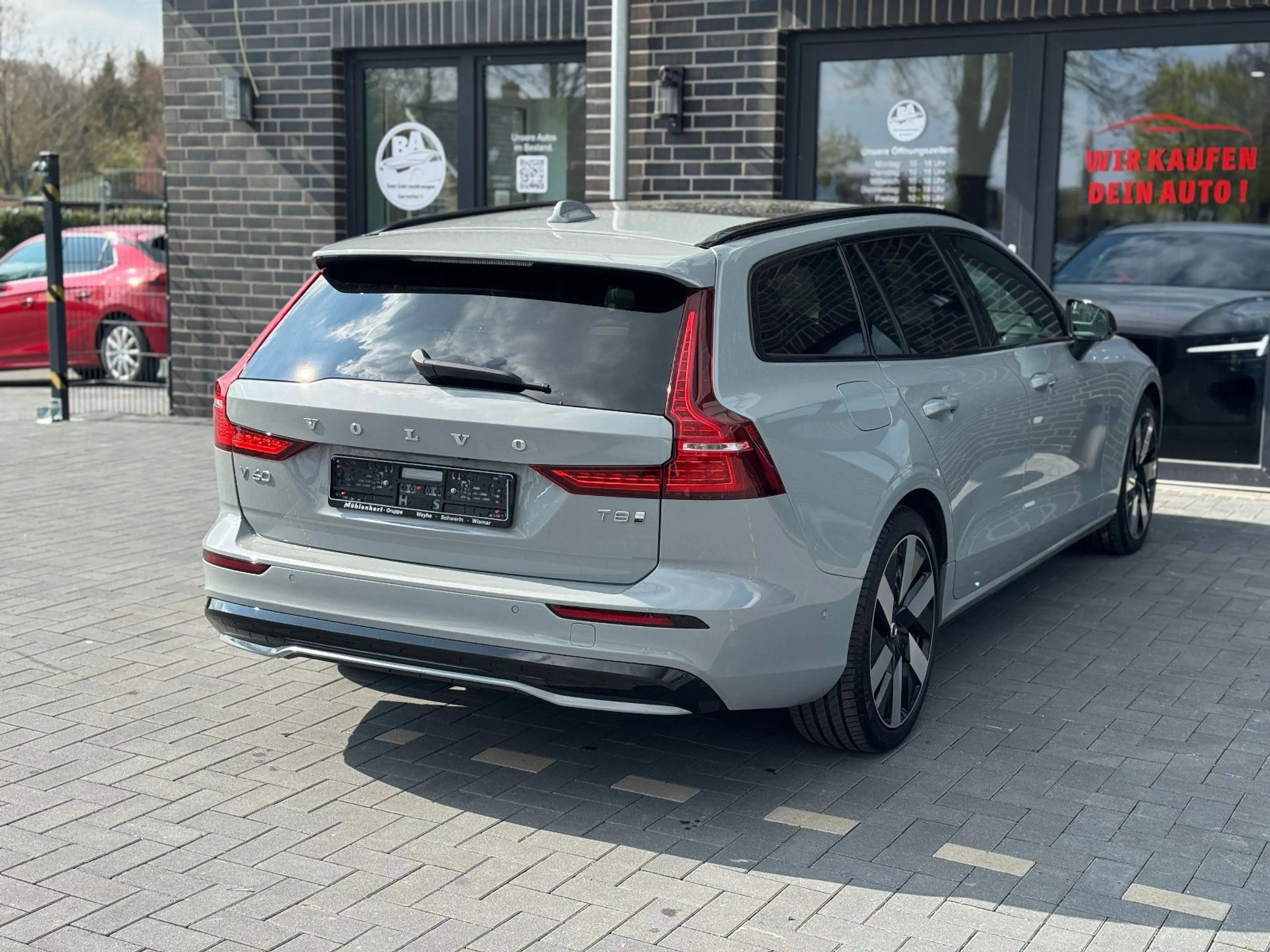 Volvo V60 Kombi Plus Dark Recharge Plug-In Hybrid AWD — photo 7