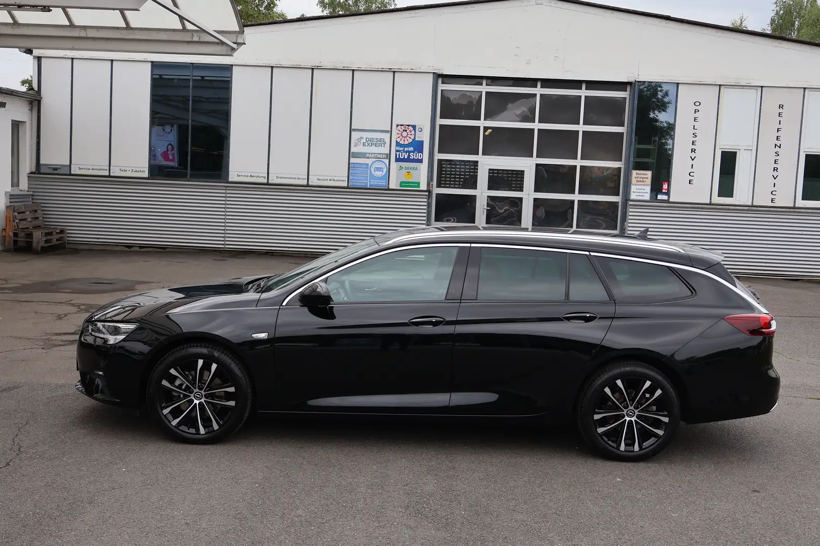 Opel Insignia ST 2.0 Diesel AT8 Business 4x4+ACC+AHK+ Negru - 2