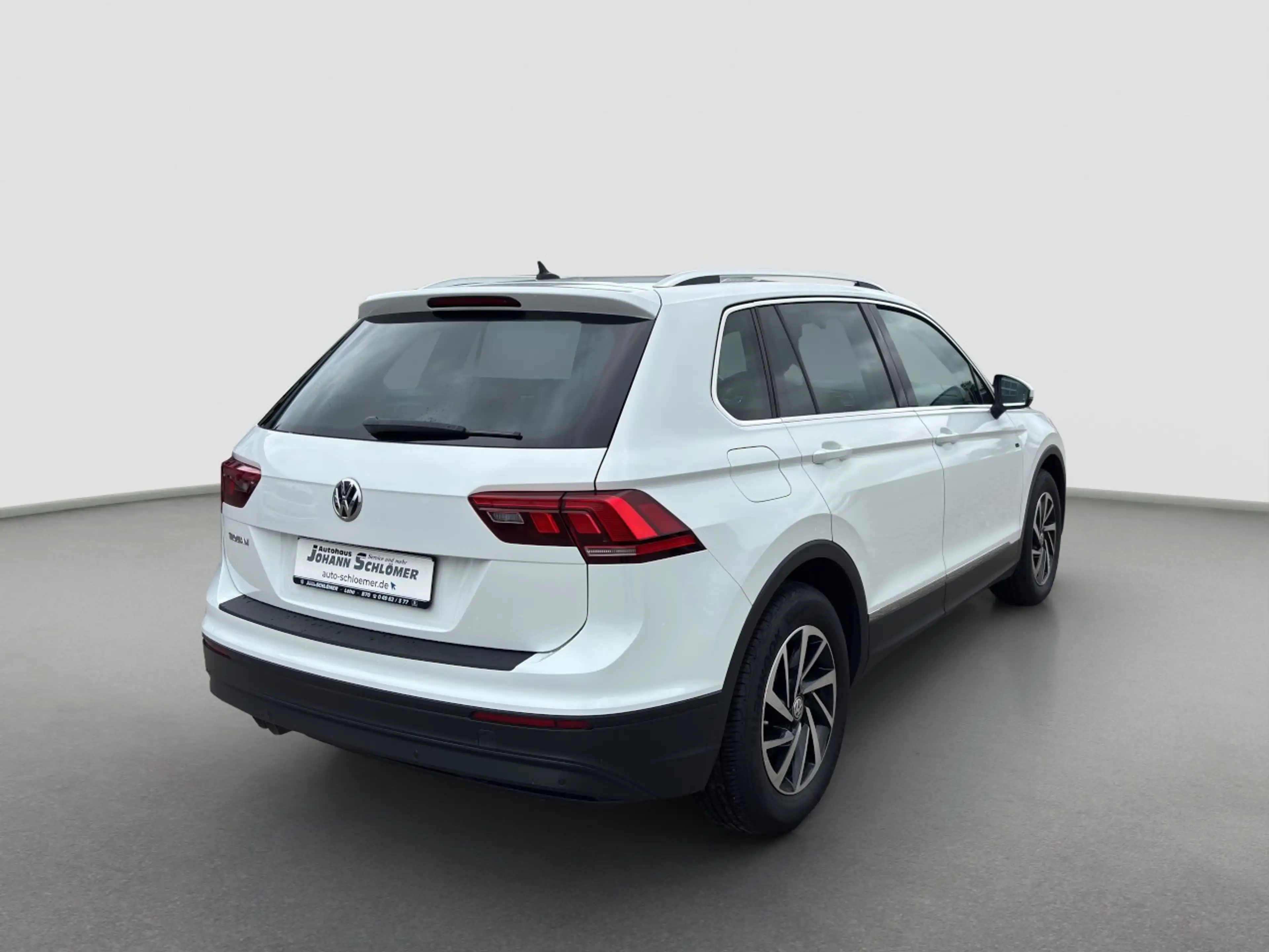 Volkswagen Tiguan 2.0 TDI NAVI PDC AHK TEMPOMAT Klima Navi — photo 5