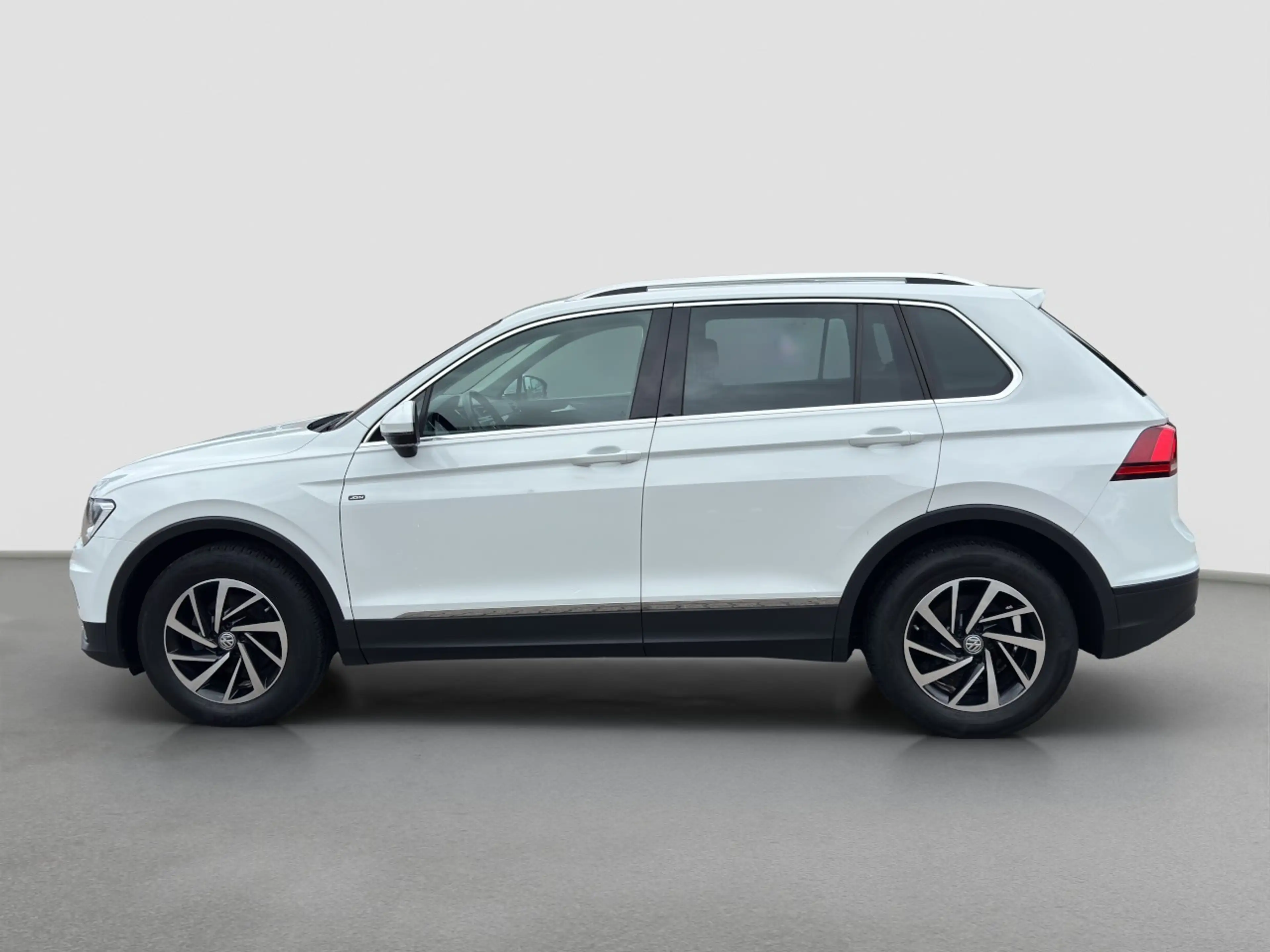 Volkswagen Tiguan 2.0 TDI NAVI PDC AHK TEMPOMAT Klima Navi — photo 2