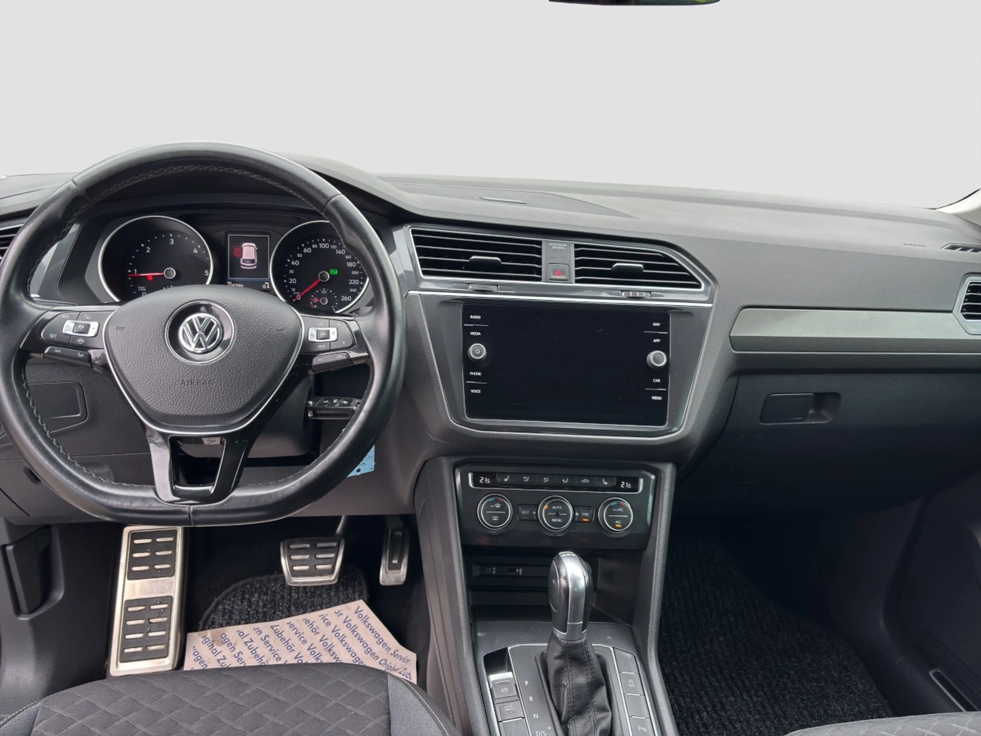 Volkswagen Tiguan 2.0 TDI NAVI PDC AHK TEMPOMAT Klima Navi — photo 11