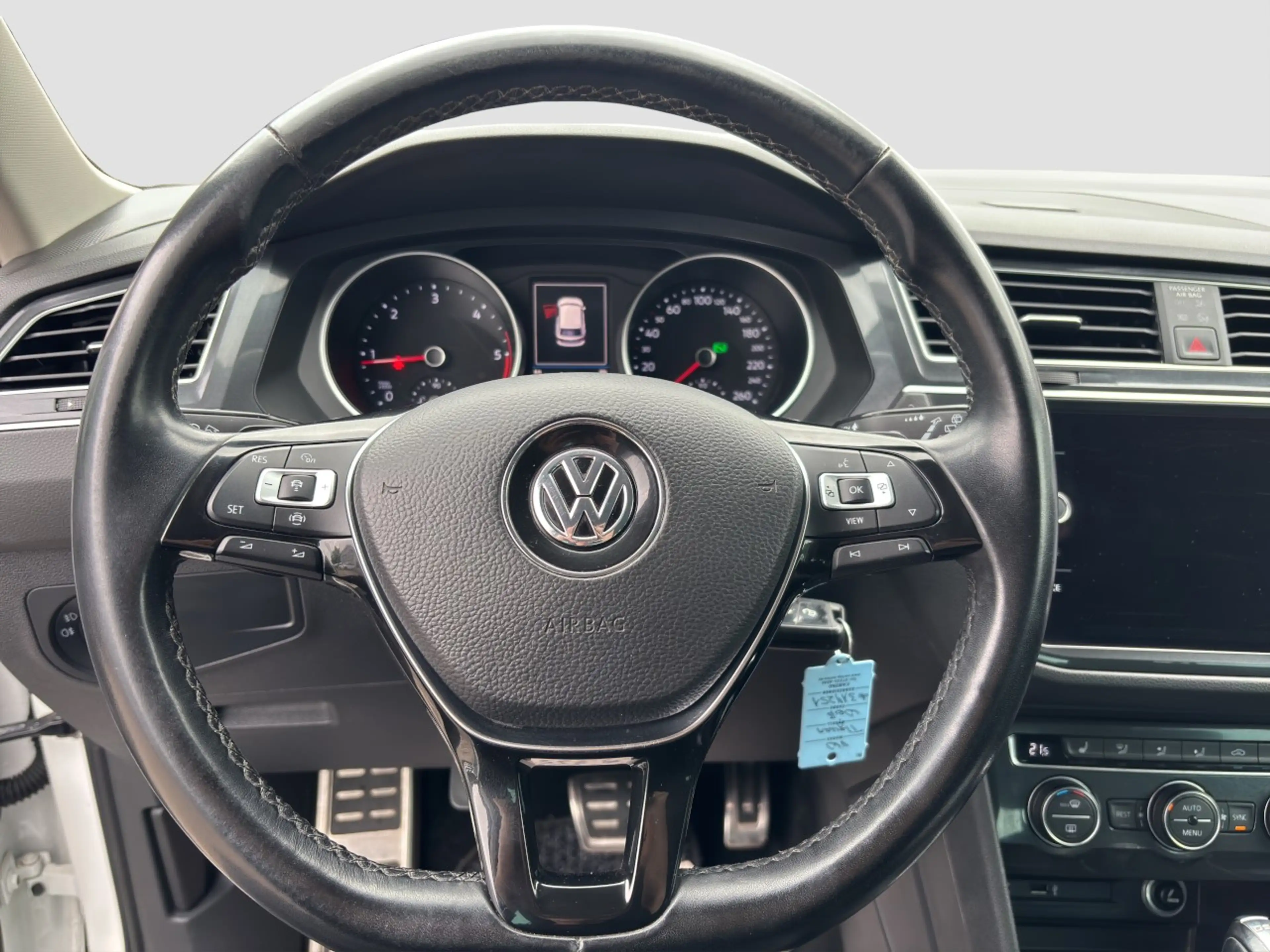 Volkswagen Tiguan 2.0 TDI NAVI PDC AHK TEMPOMAT Klima Navi — photo 12