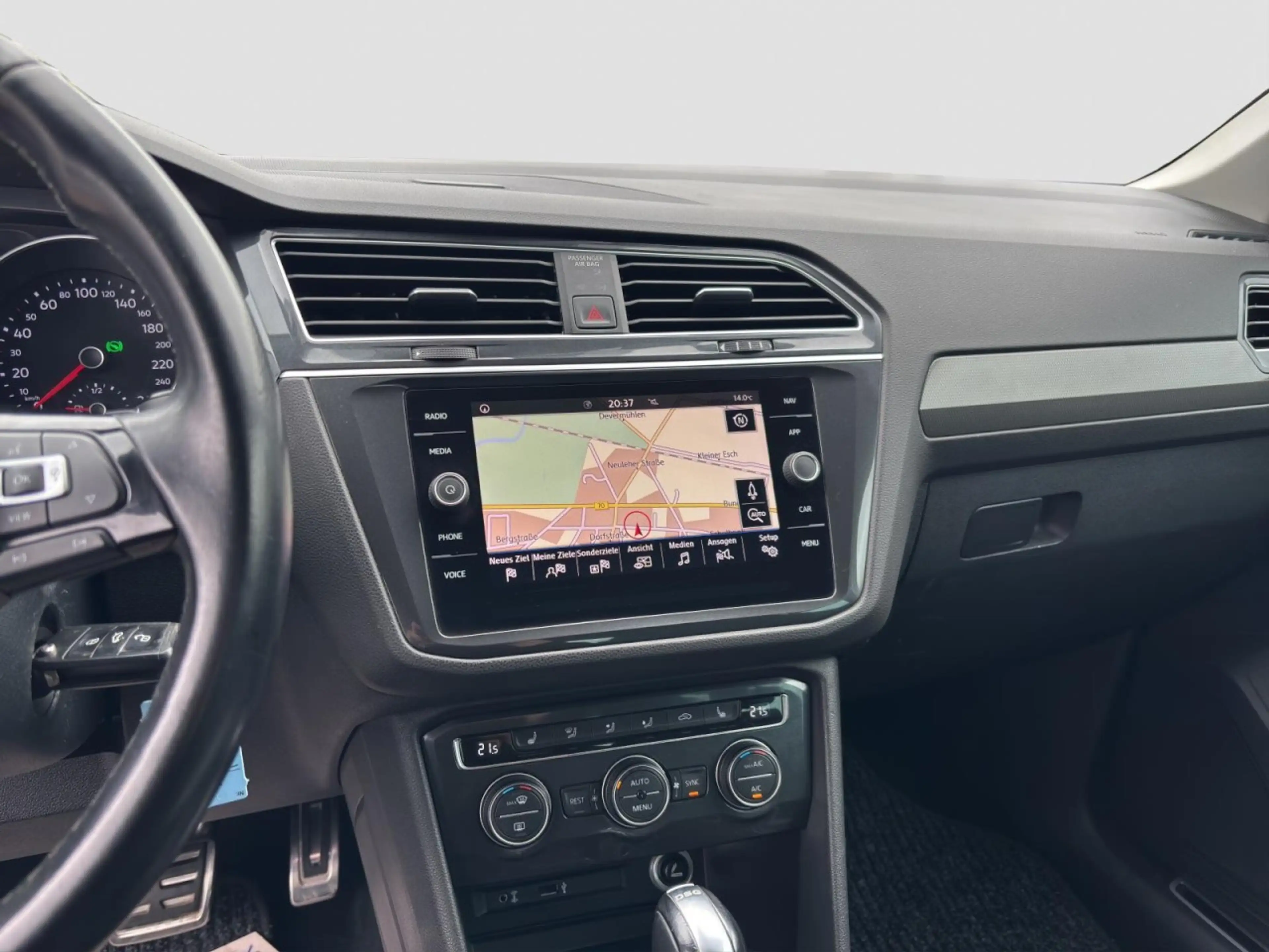 Volkswagen Tiguan 2.0 TDI NAVI PDC AHK TEMPOMAT Klima Navi — photo 13